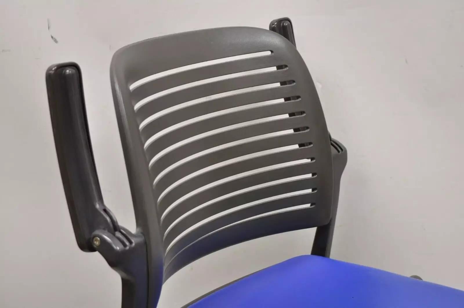 Steelcase 487 Cachet Silla de oficina giratoria con asiento azul - Juego de 4 Desconocido en venta