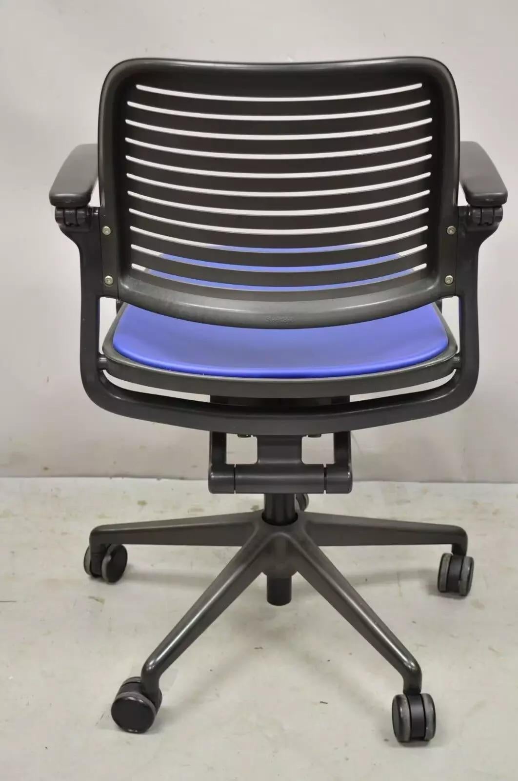 Steelcase 487 Cachet Silla de oficina giratoria con asiento azul - Juego de 4 Plástico en venta
