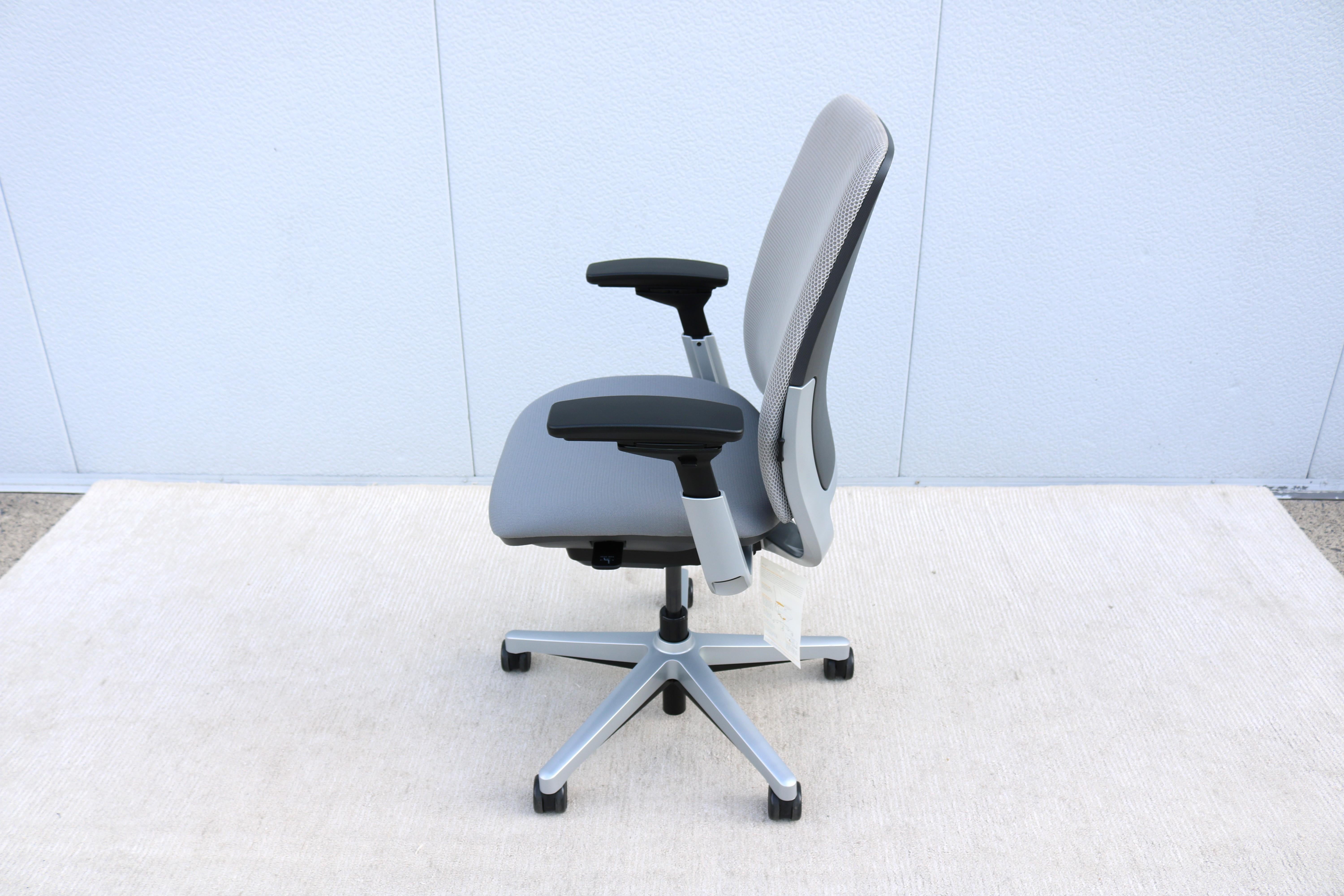 Steelcase Amia Executive Ergonomic Adjustable Office Chair Grey Fabric Brand New 1