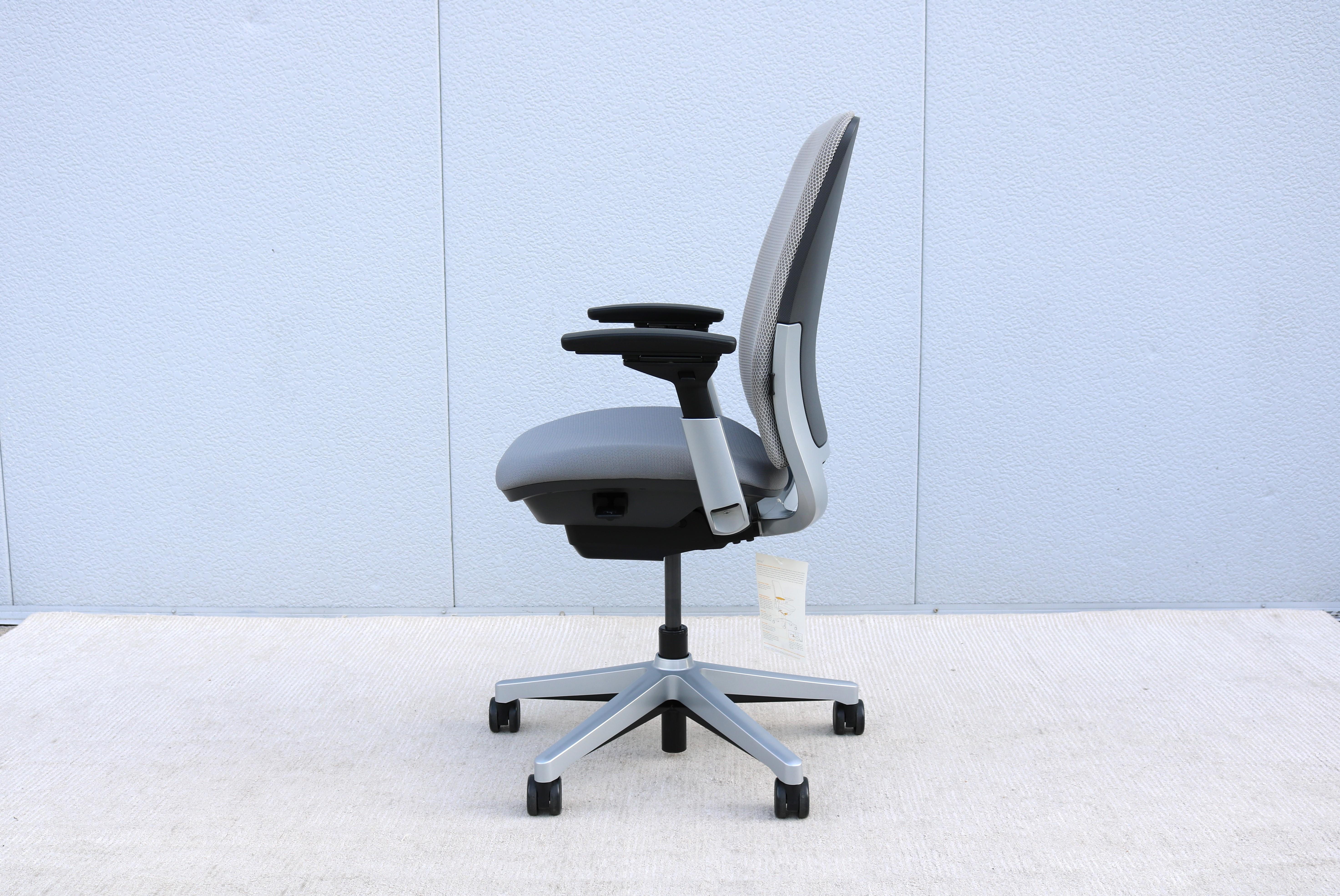 Steelcase Amia Executive Ergonomic Adjustable Office Chair Grey Fabric Brand New 2