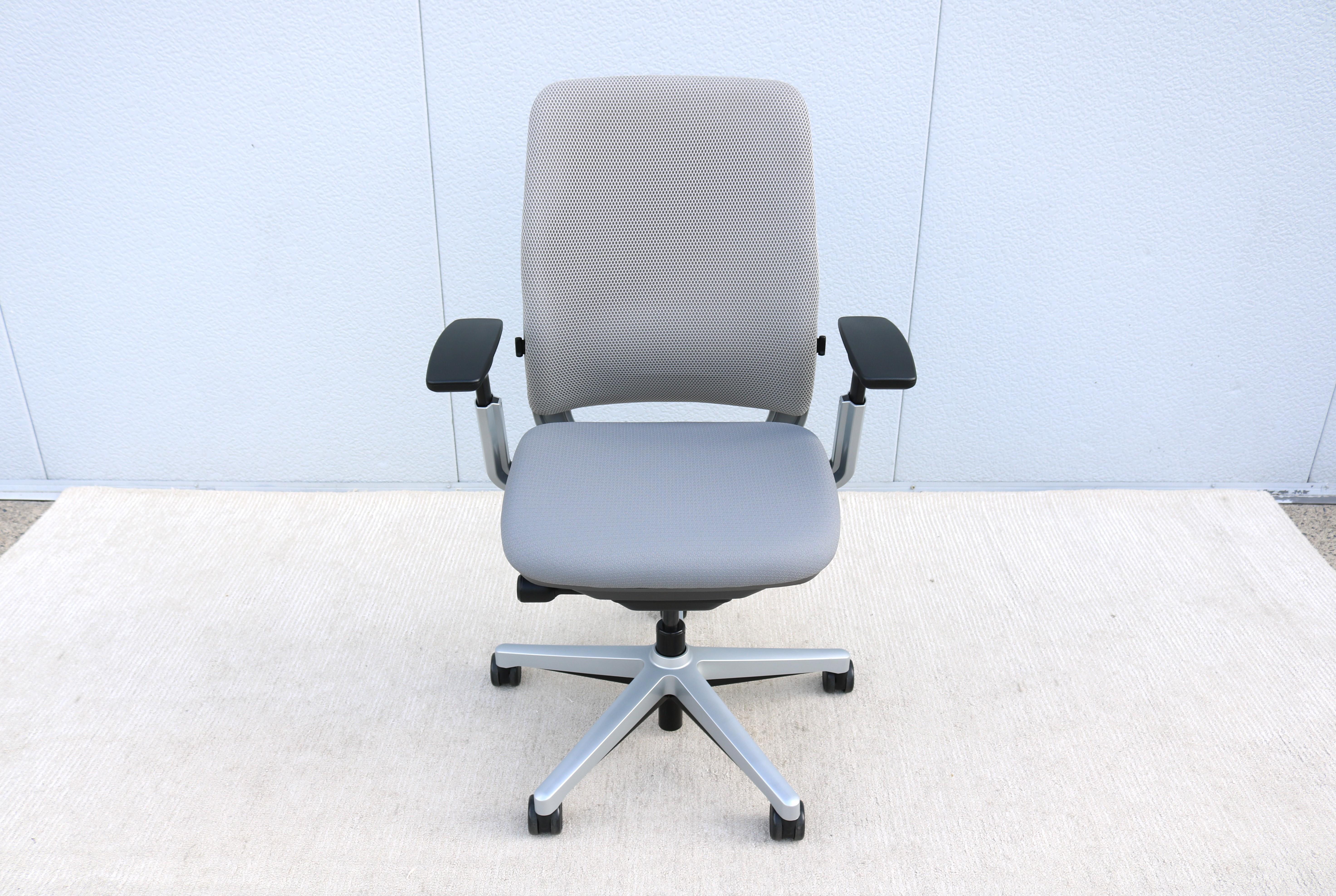 Steelcase Amia Executive Ergonomic Adjustable Office Chair Grey Fabric Brand New In New Condition In Secaucus, NJ