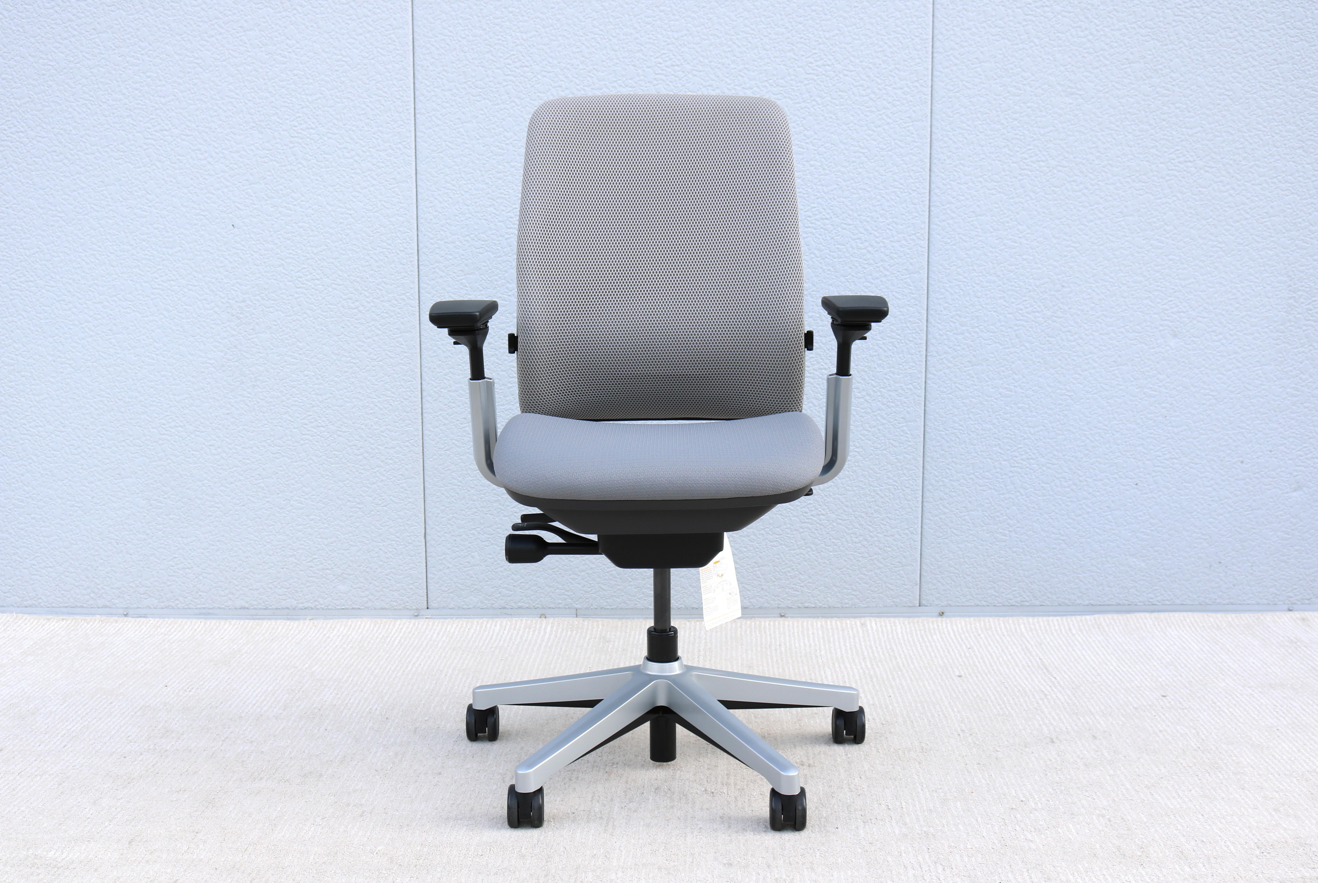 Contemporary Steelcase Amia Executive Ergonomic Adjustable Office Chair Grey Fabric Brand New