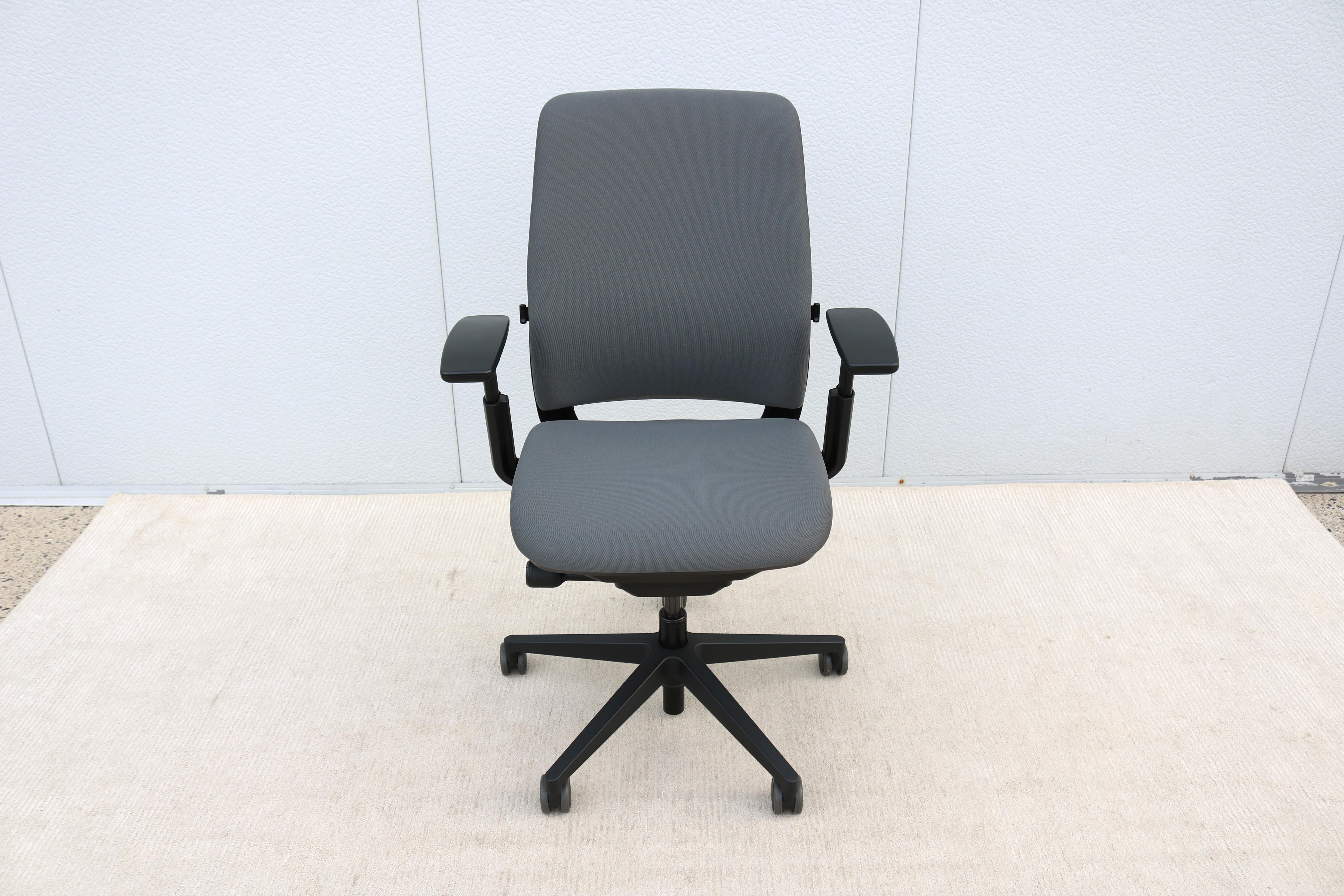 American Steelcase Amia Executive Ergonomic Gray Office Chair Fully Adjustable, Brand New For Sale