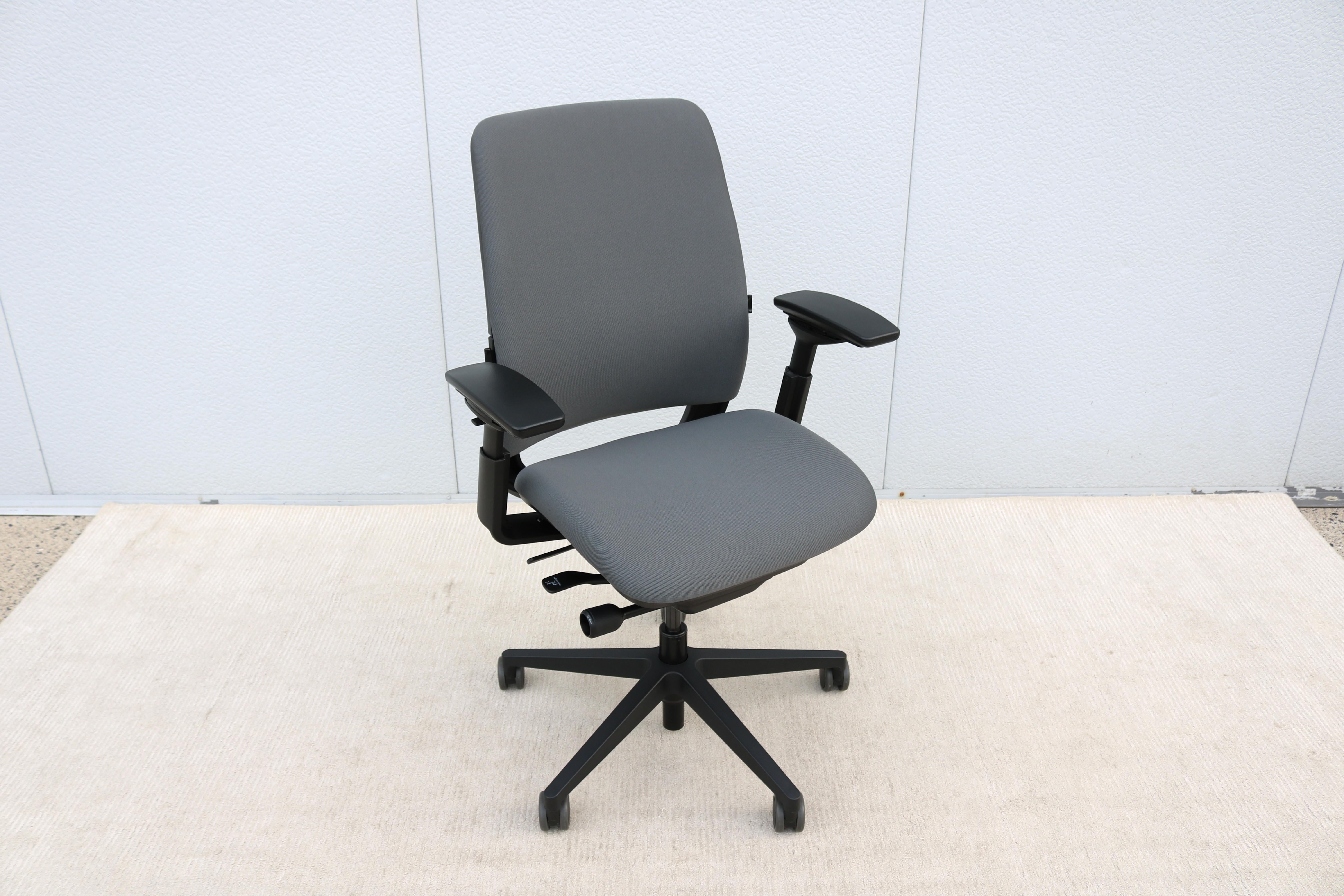 Steelcase Amia Executive Ergonomic Gray Office Chair Fully Adjustable, Brand New In New Condition For Sale In Secaucus, NJ
