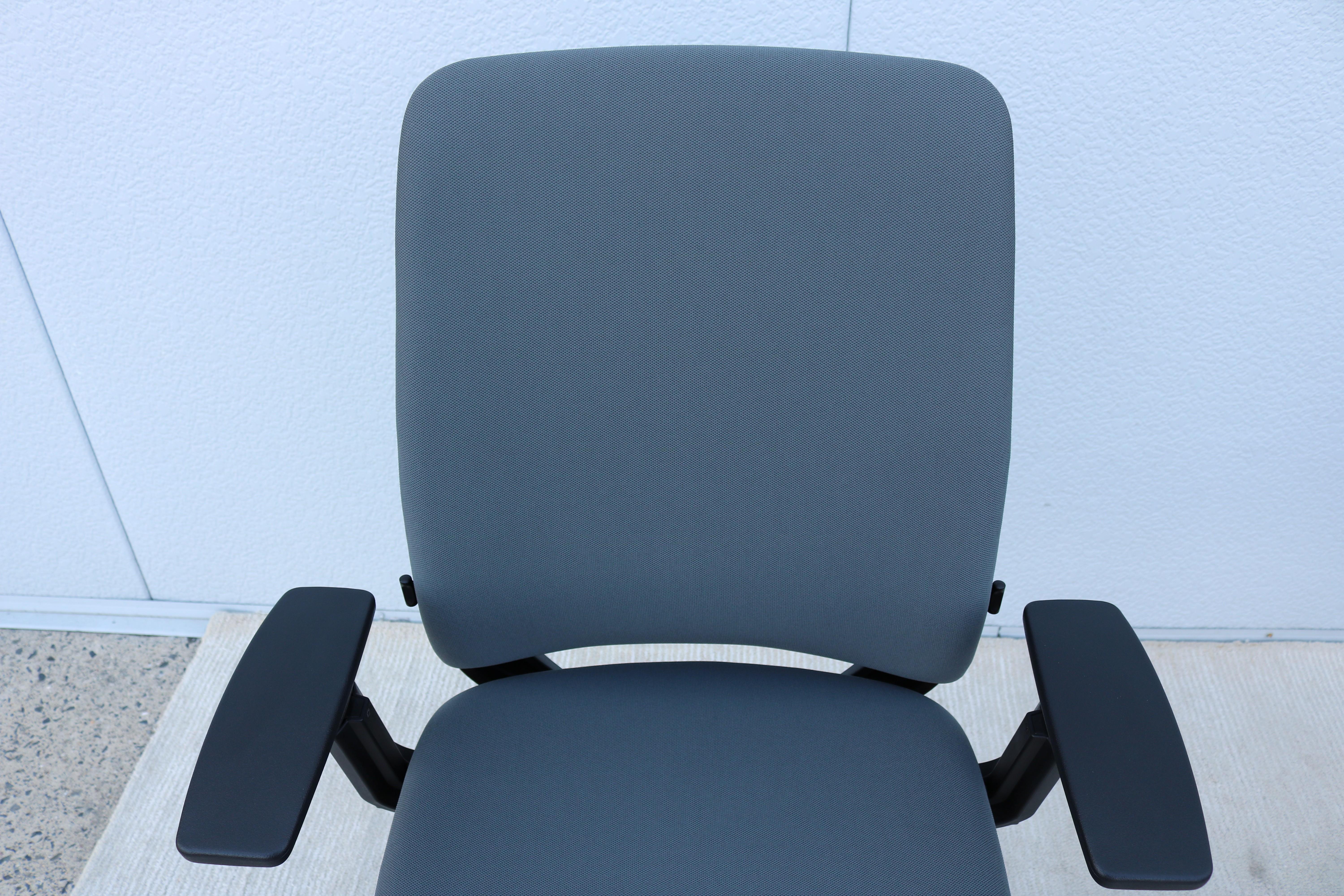 Steelcase Amia Executive Ergonomischer Bürostuhl voll verstellbar in grauem Stoff im Angebot 10