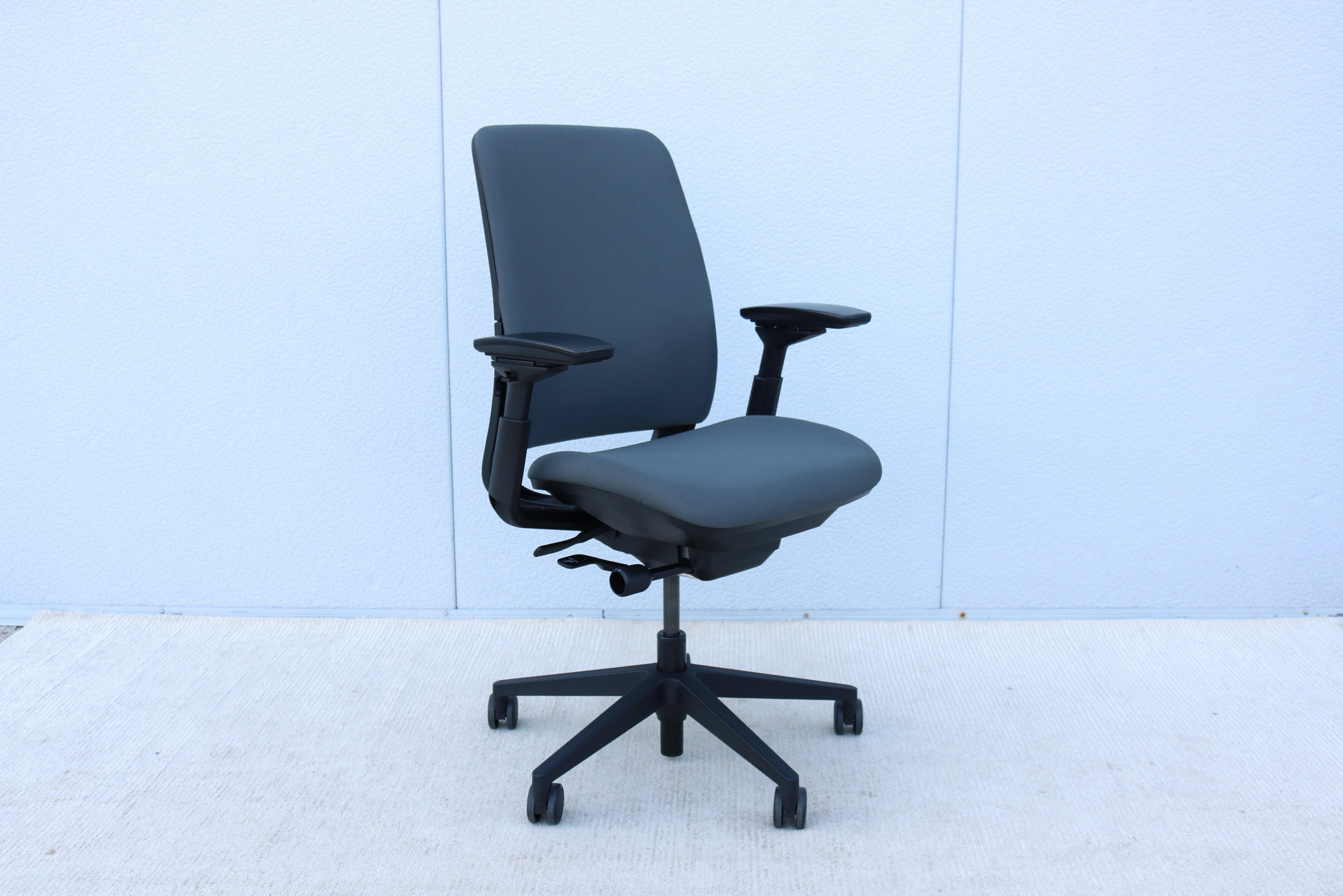 Steelcase Amia Executive Ergonomischer Bürostuhl voll verstellbar in grauem Stoff (Moderne) im Angebot