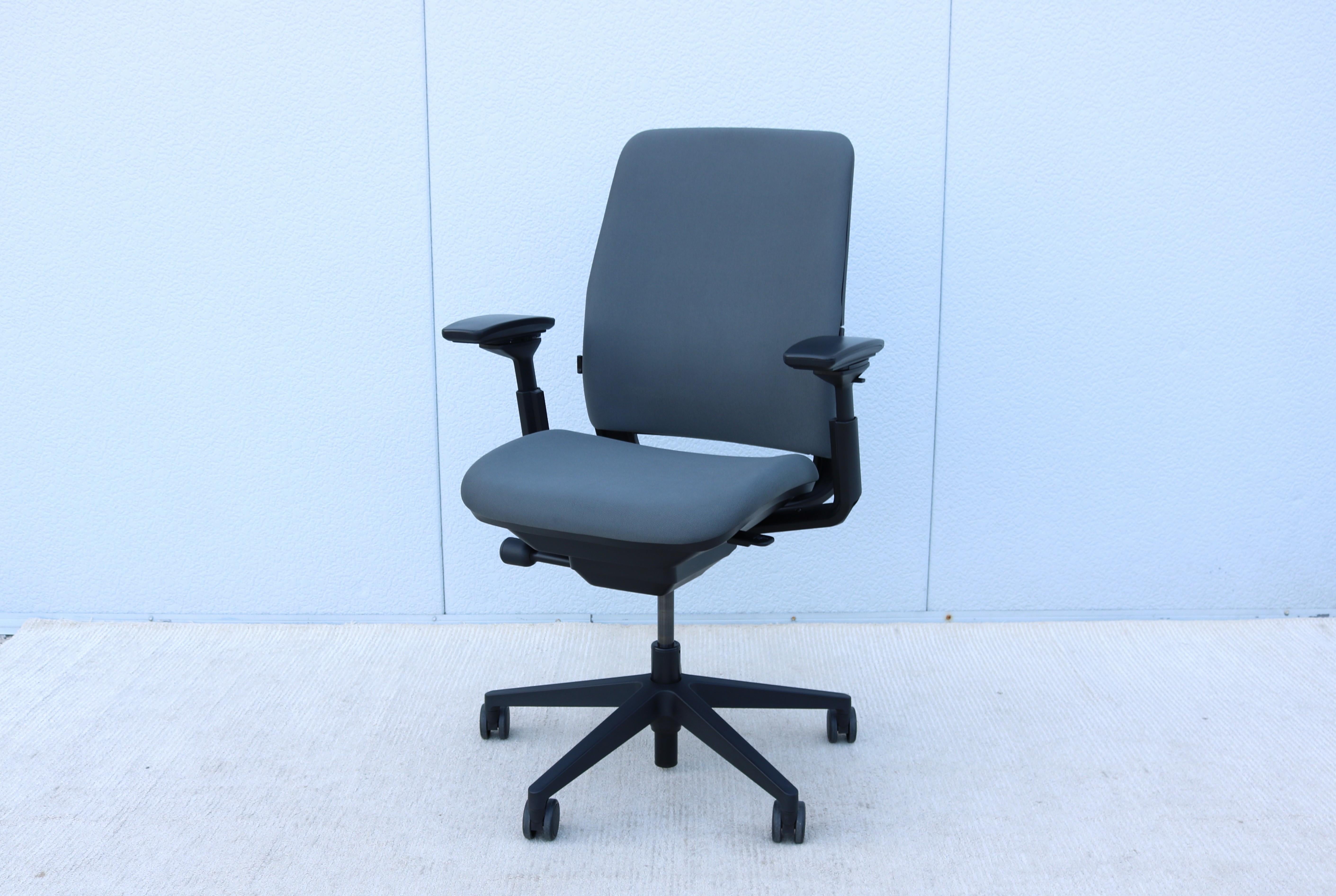 Steelcase Amia Executive Ergonomischer Bürostuhl voll verstellbar in grauem Stoff (21. Jahrhundert und zeitgenössisch) im Angebot