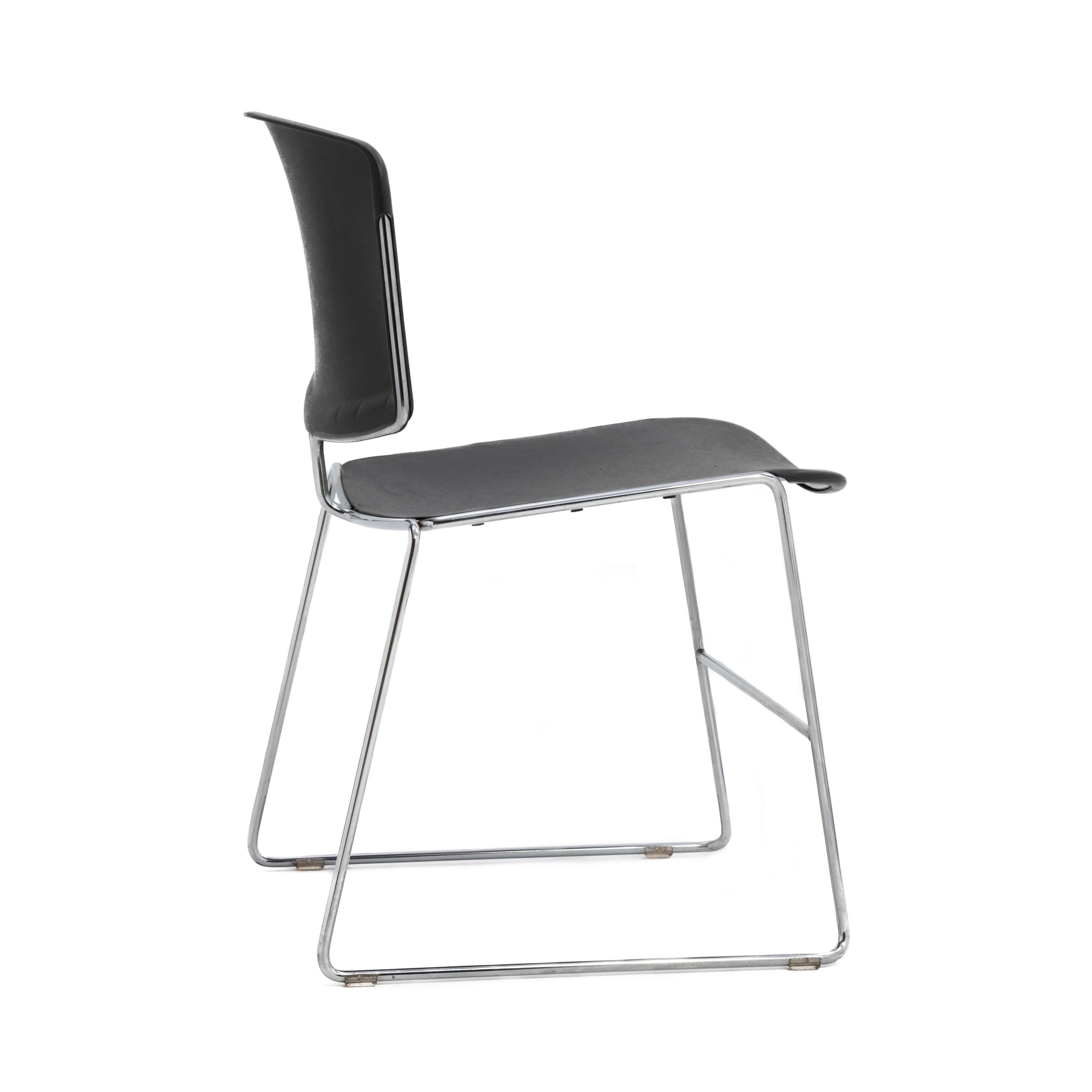Américain Steelcase Black Max Stacker Chaises empilables avec chariot, lot de 25 en vente