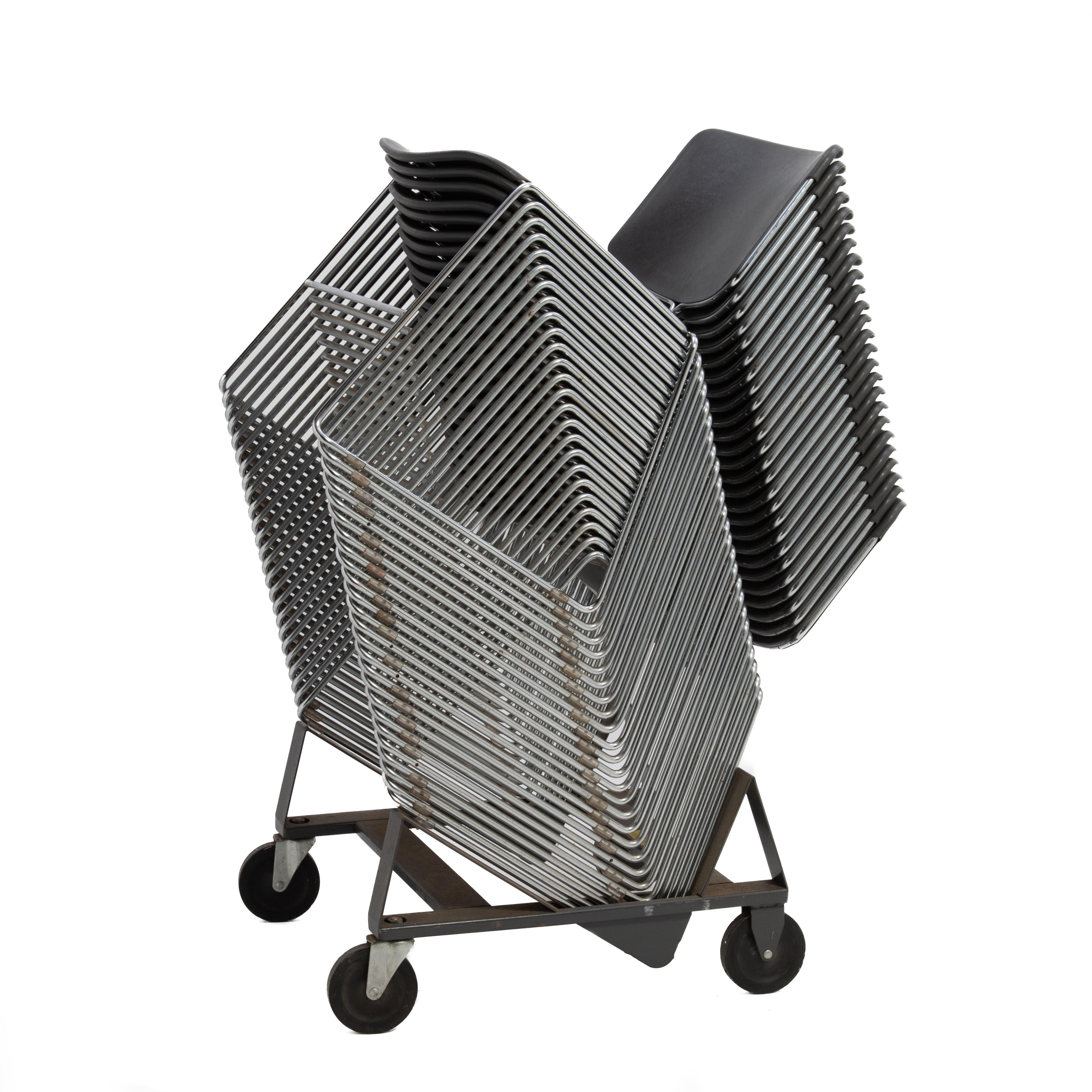 Fin du 20e siècle Steelcase Black Max Stacker Chaises empilables avec chariot, lot de 25 en vente