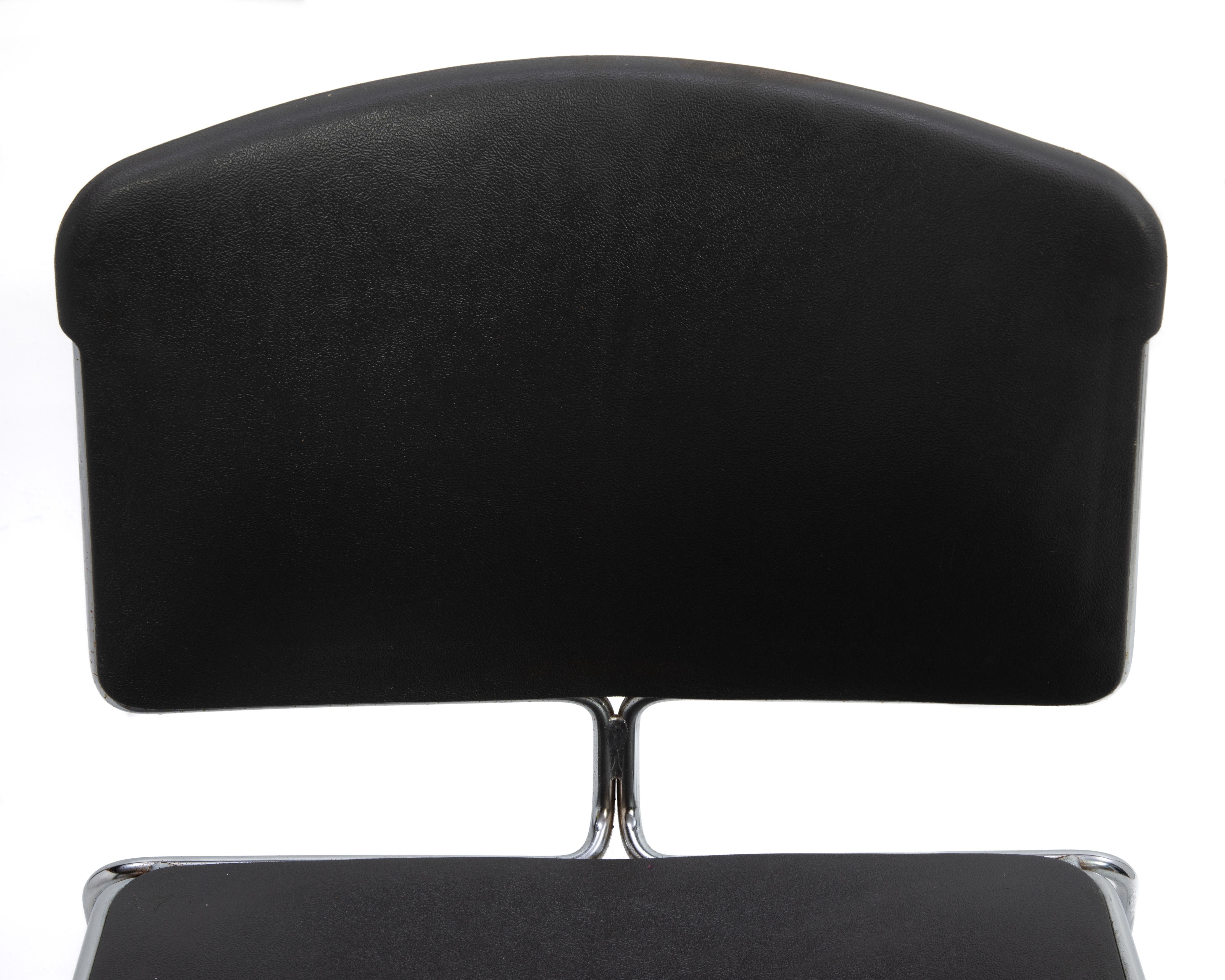 Chrome Steelcase Black Max Stacker Chaises empilables avec chariot, lot de 25 en vente