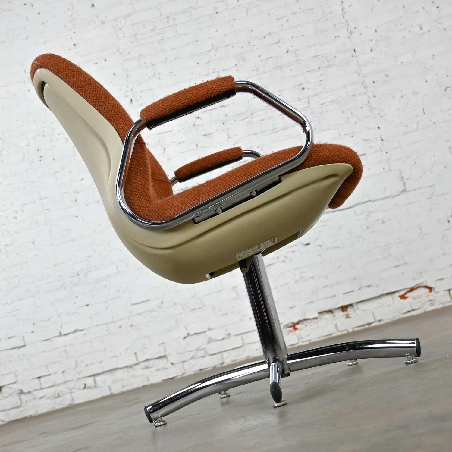 Steelcase Chrome Brown Upholstery Swivel Chair Model #454 Style Charles Pollock In Good Condition In Topeka, KS