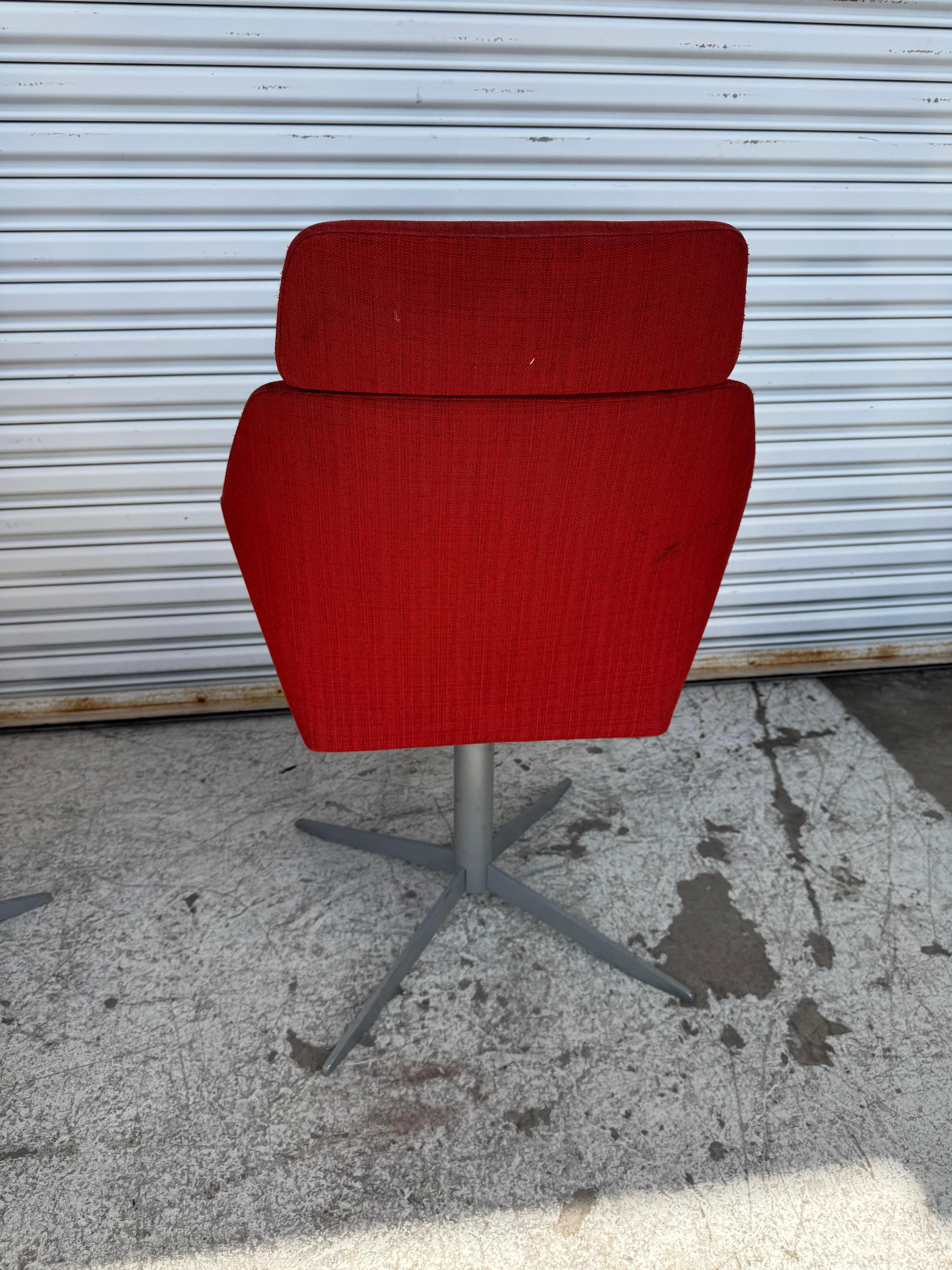 20ième siècle Steelcase Coalaese Swivel Chairs (3 disponibles) en vente