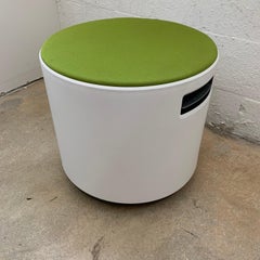 Ergonomischer Hocker „Turnstone“ aus Stahl