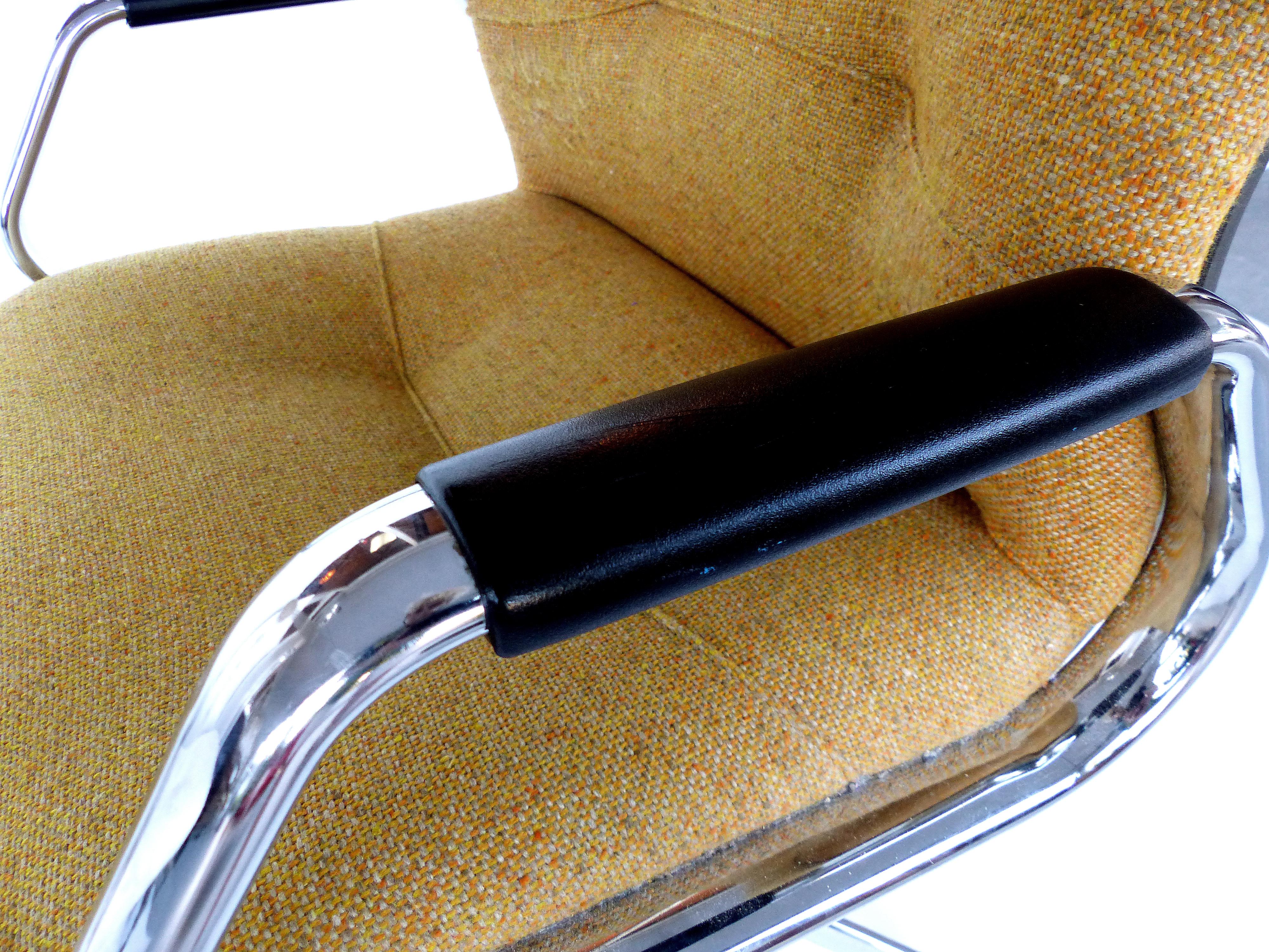 20th Century Steelcase Furniture Company Adjustable Swivel and Tilting Armchair, 1982