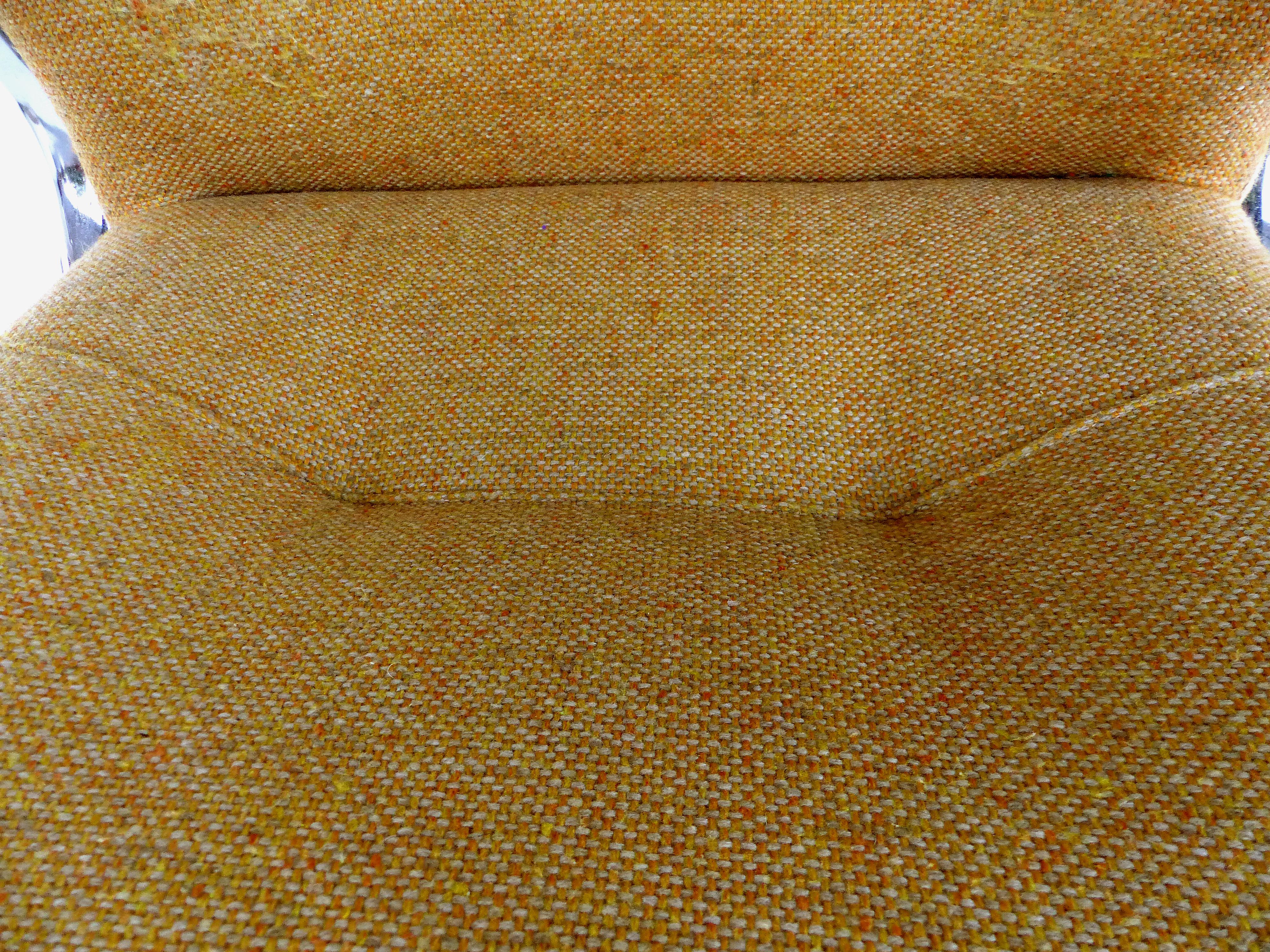 Wool Steelcase Furniture Company Adjustable Swivel and Tilting Armchair, 1982