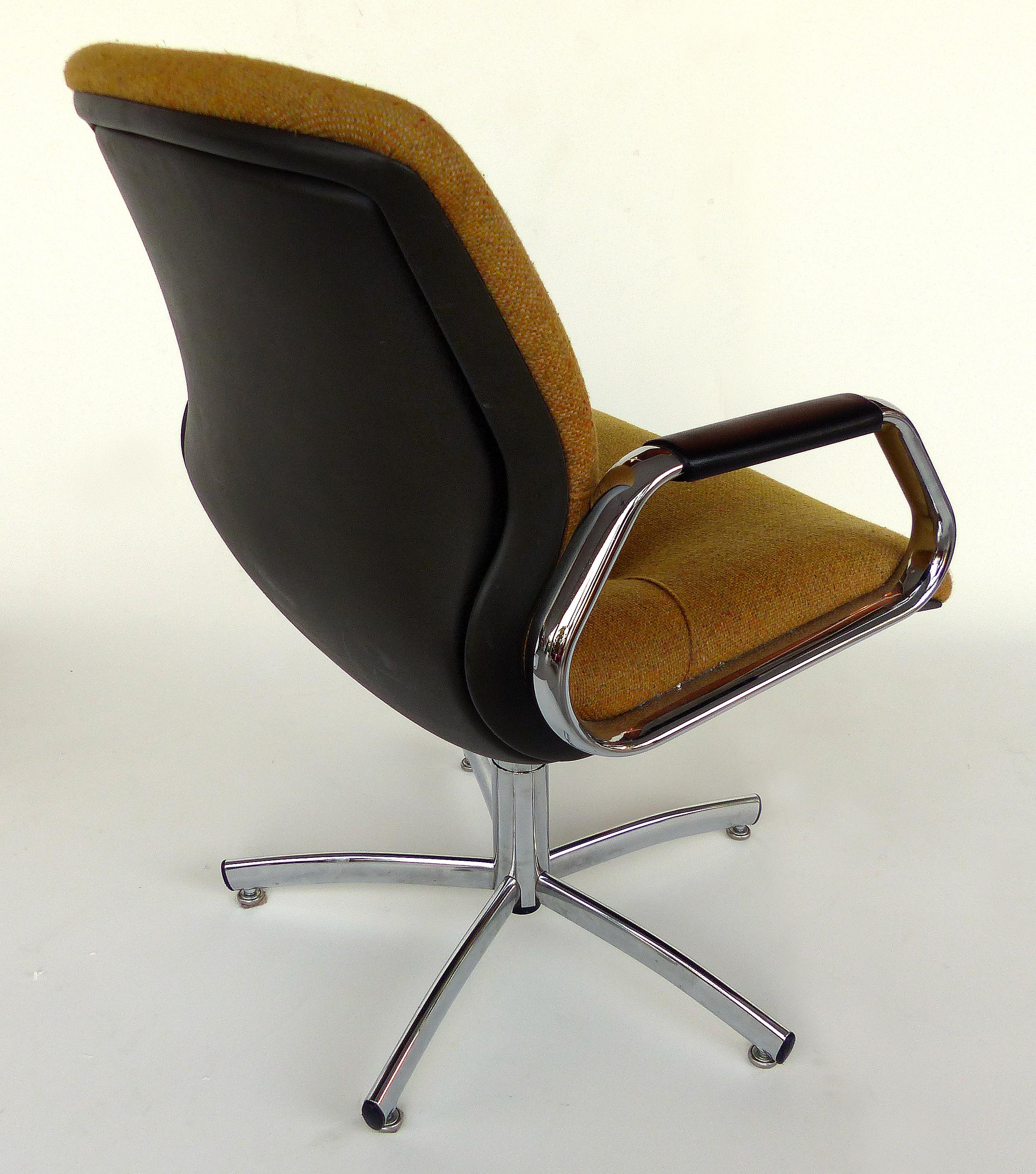Steelcase Furniture Company Adjustable Swivel and Tilting Armchair, 1982 1