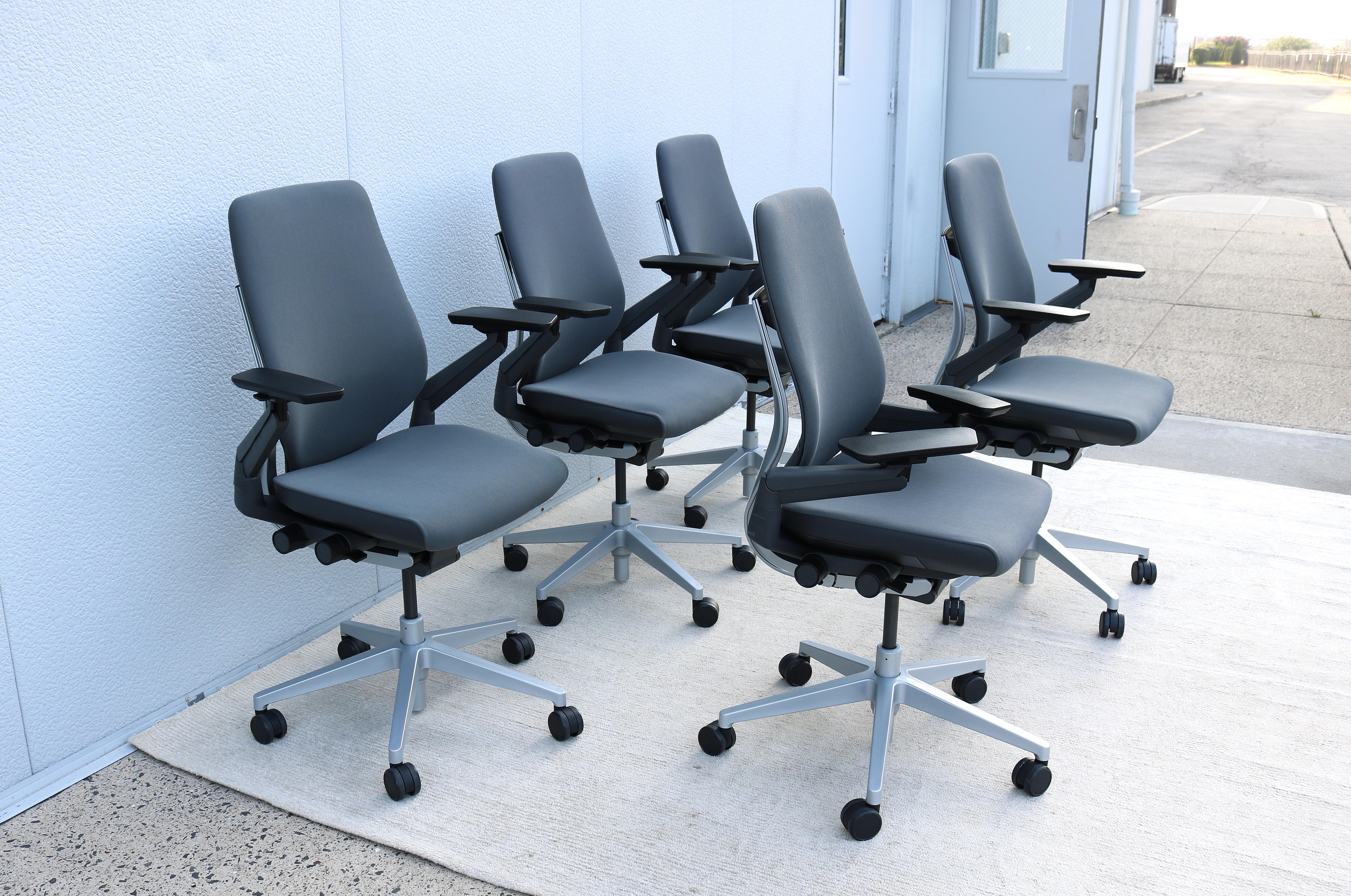 Steelcase Gesture Ergonomic Adjustable Office Desk Chair Gray Fabric 6 Available For Sale 5