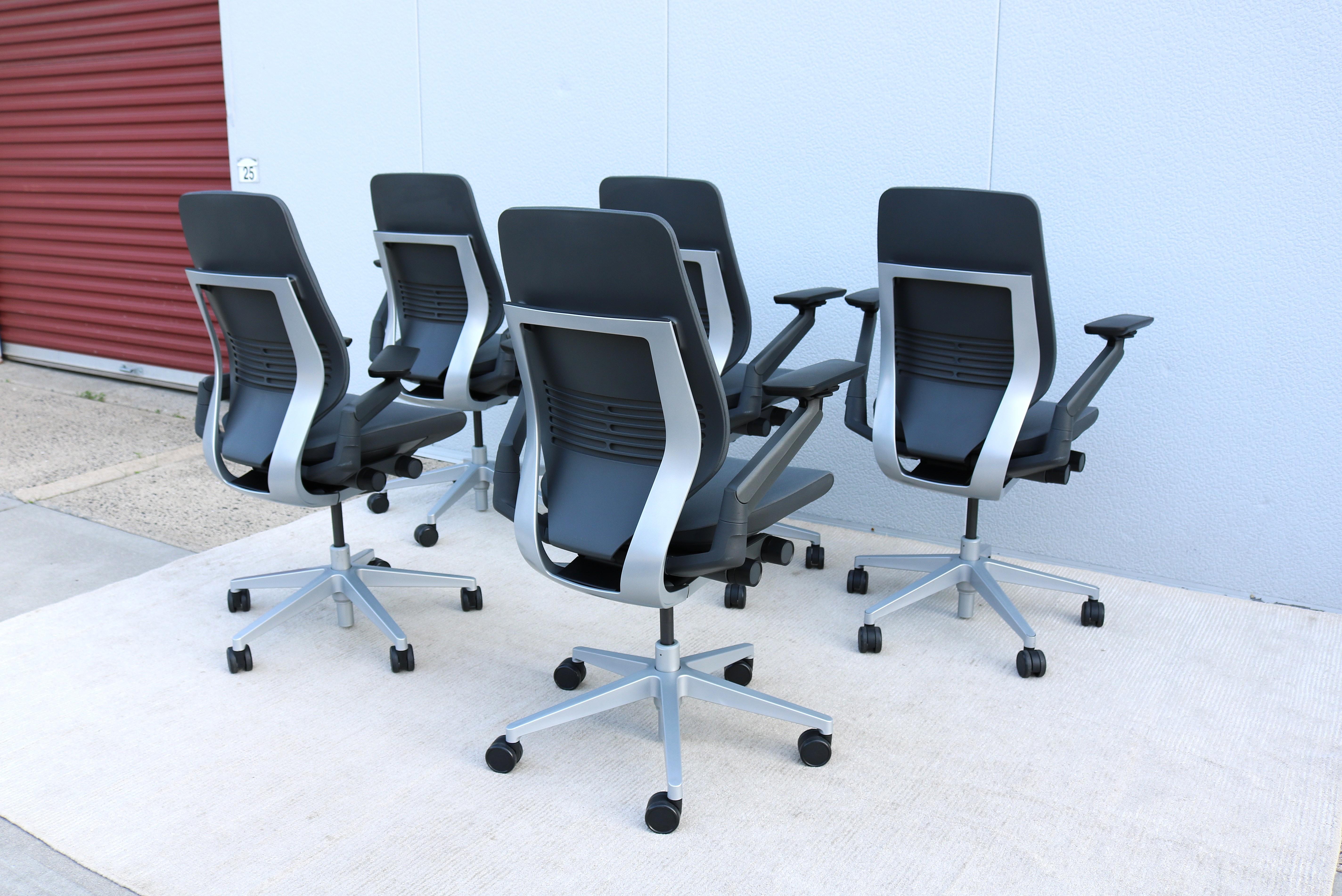 Steelcase Gesture Ergonomic Adjustable Office Desk Chair Gray Fabric 6 Available For Sale 7