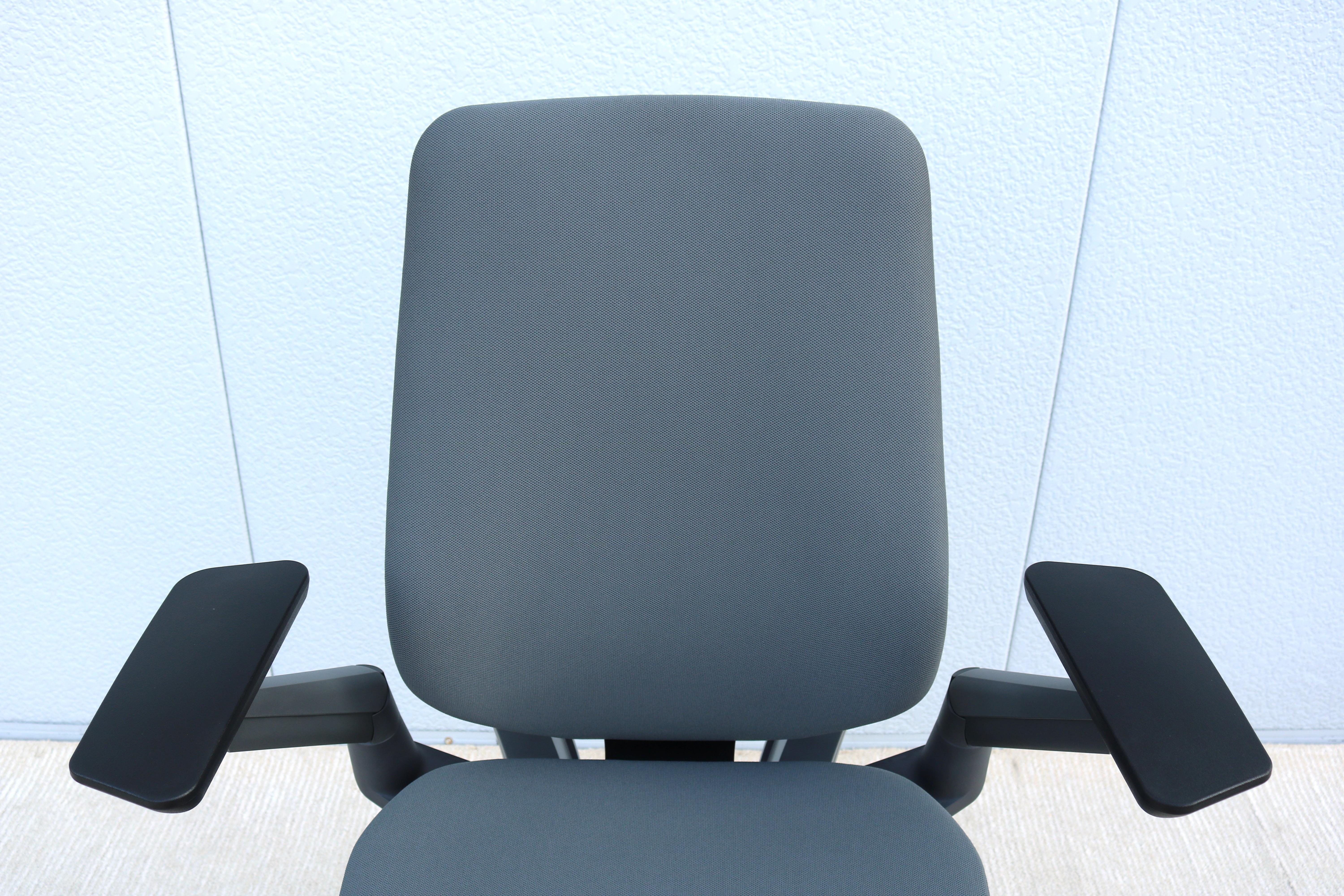 Steelcase Gesture Ergonomic Adjustable Office Desk Chair Gray Fabric 6 Available For Sale 9