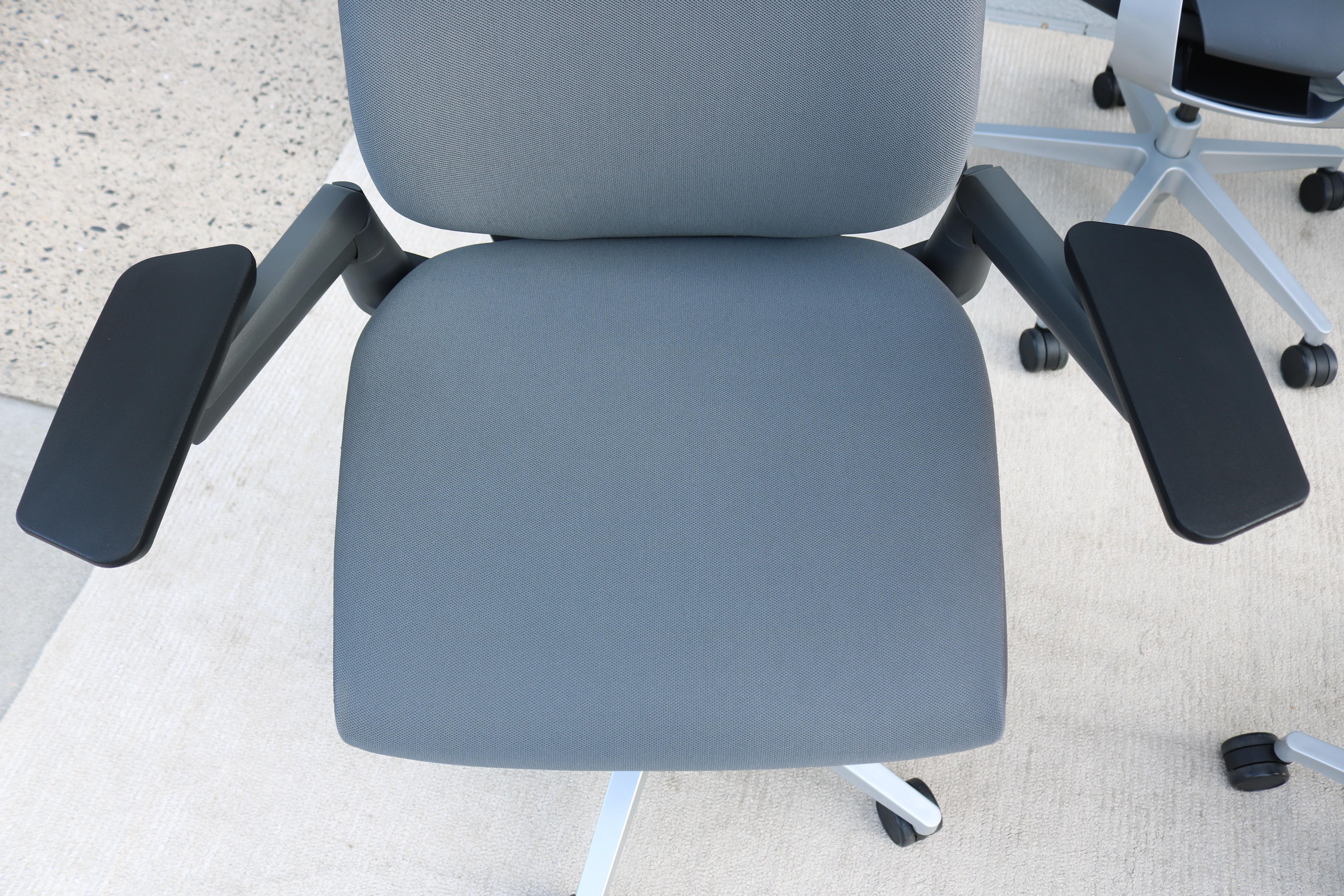 Steelcase Gesture Ergonomic Adjustable Office Desk Chair Gray Fabric 6 Available For Sale 10