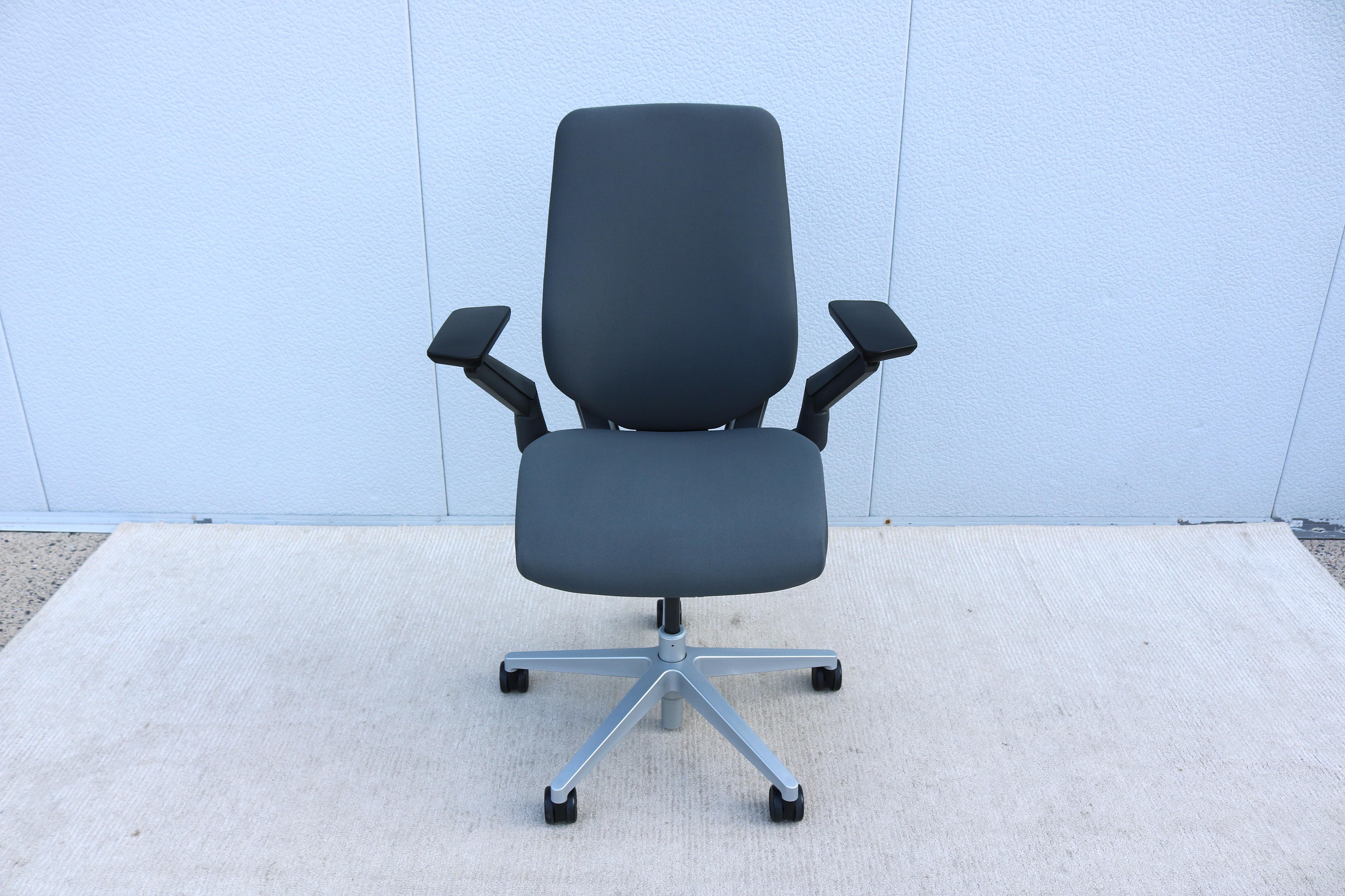 American Steelcase Gesture Ergonomic Adjustable Office Desk Chair Gray Fabric 6 Available For Sale