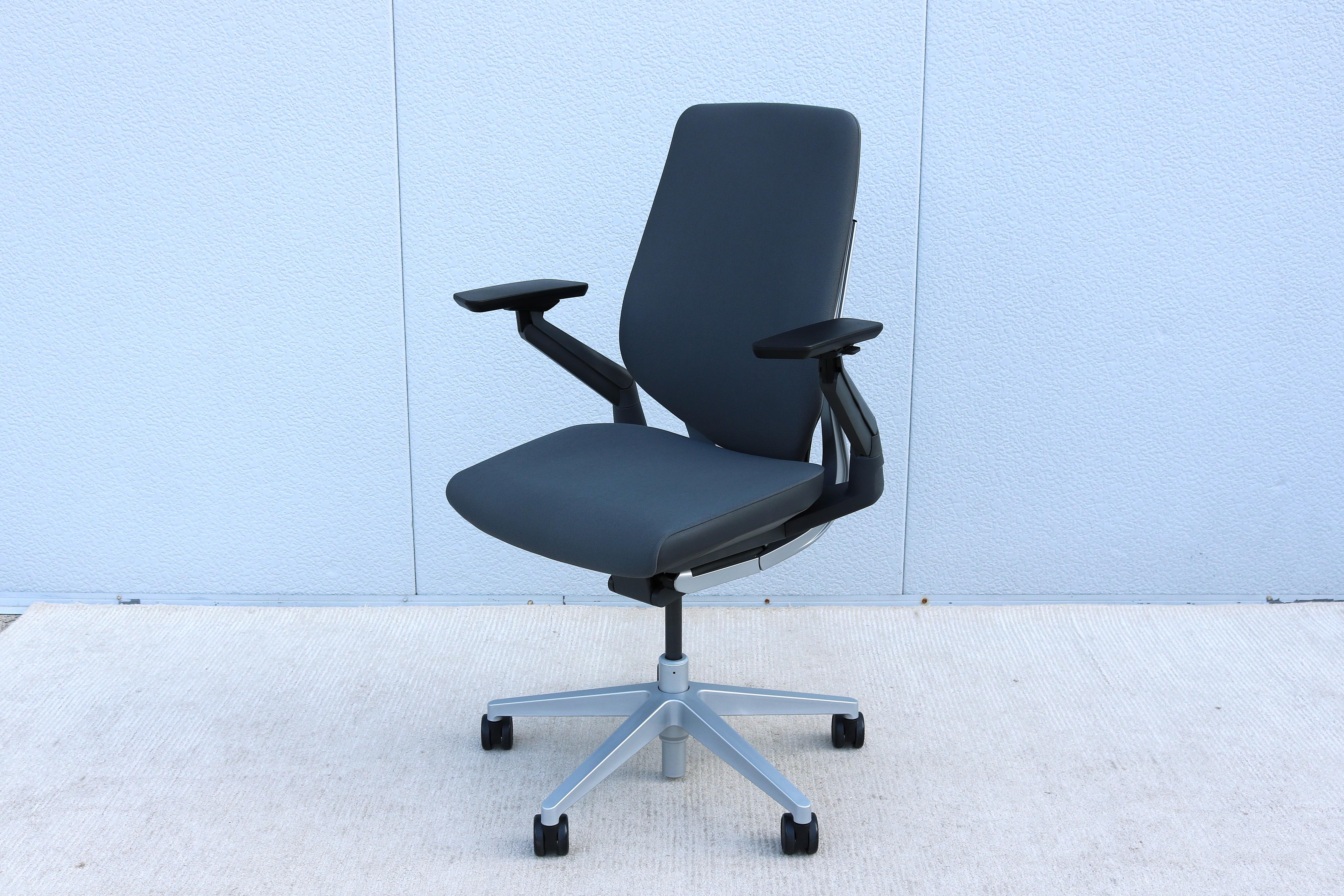 Contemporary Steelcase Gesture Ergonomic Adjustable Office Desk Chair Gray Fabric 6 Available For Sale