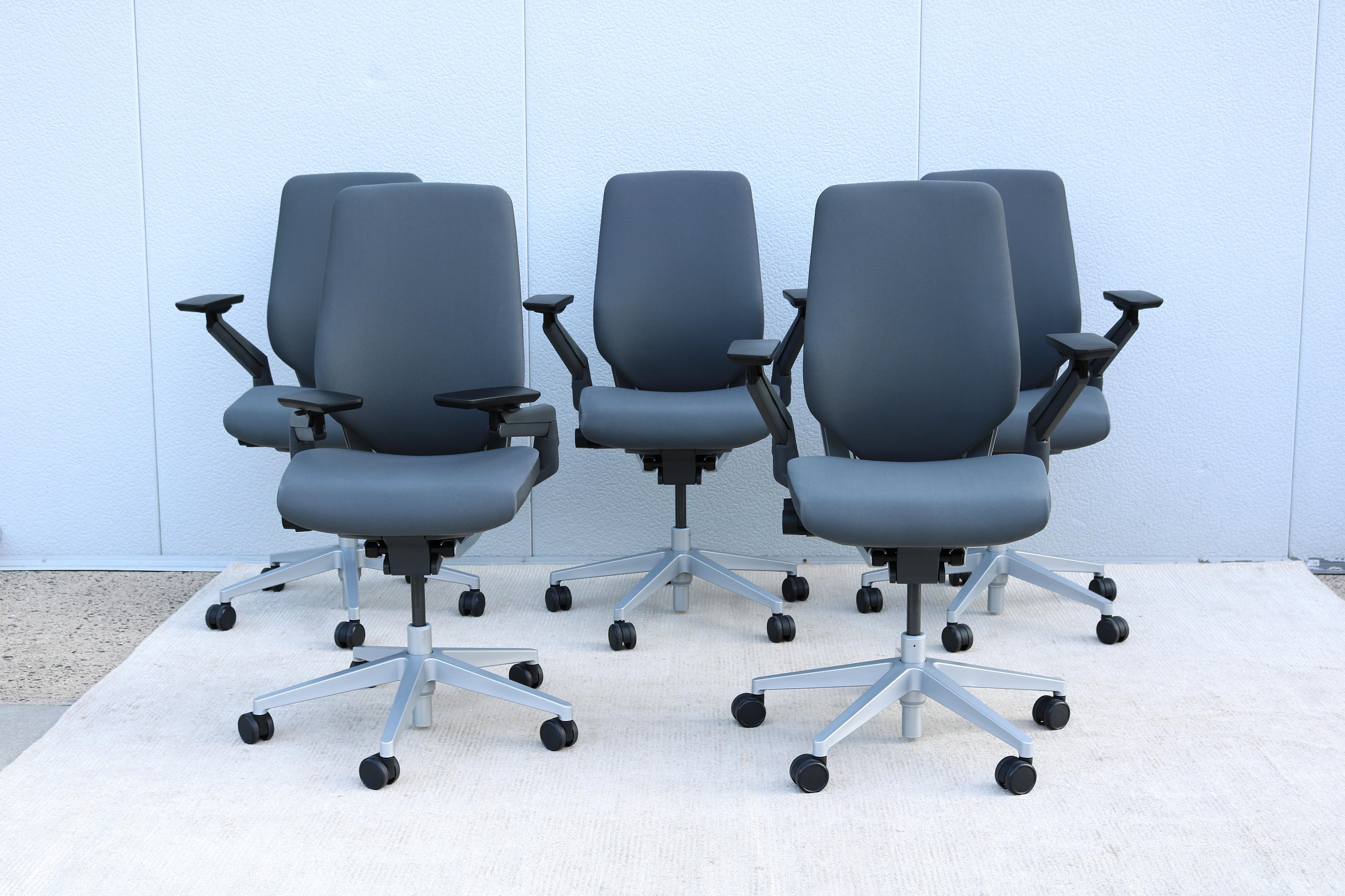Steelcase Gesture Ergonomic Adjustable Office Desk Chair Gray Fabric 6 Available For Sale 2