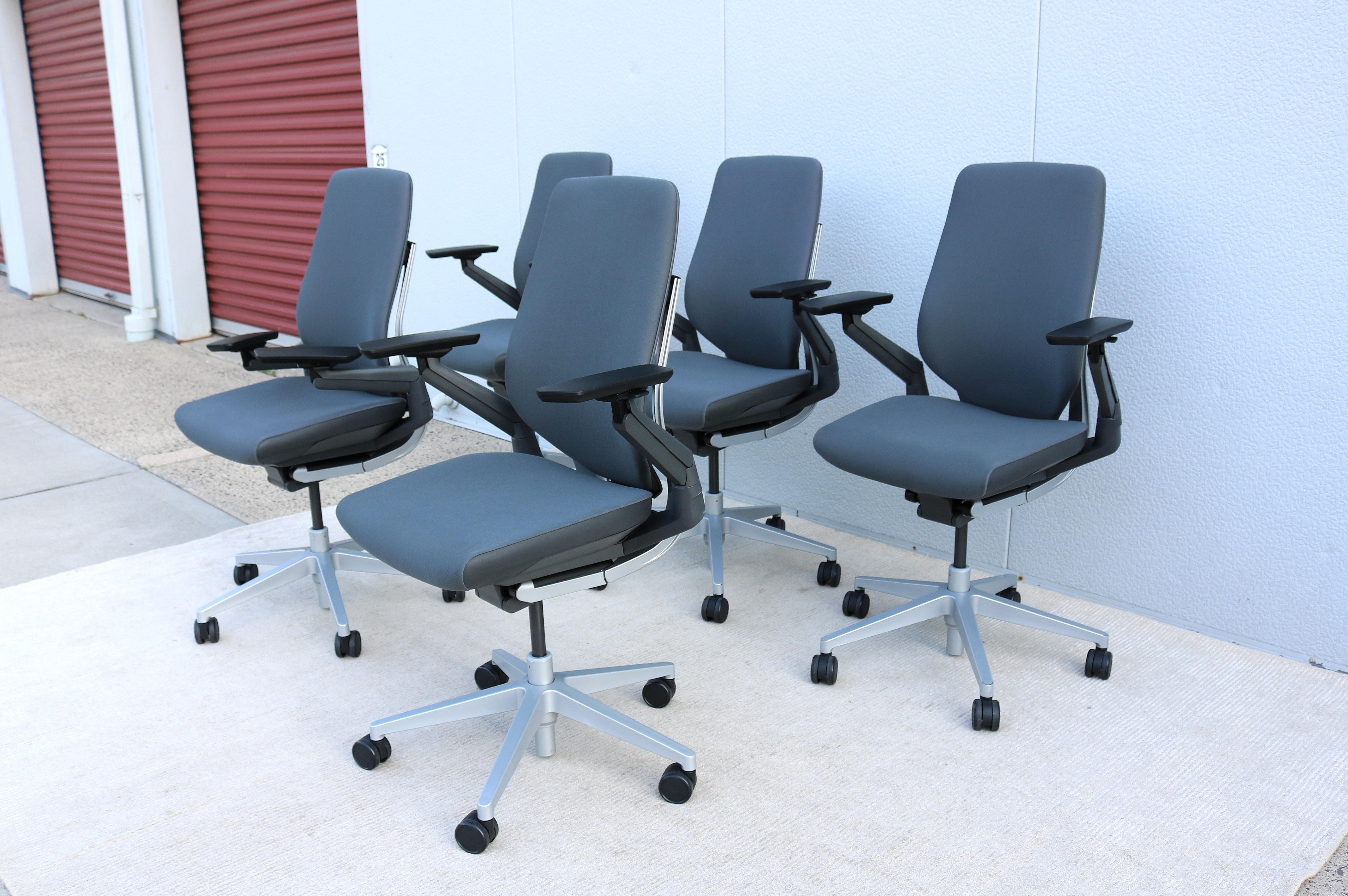 Steelcase Gesture Ergonomic Adjustable Office Desk Chair Gray Fabric 6 Available For Sale 3