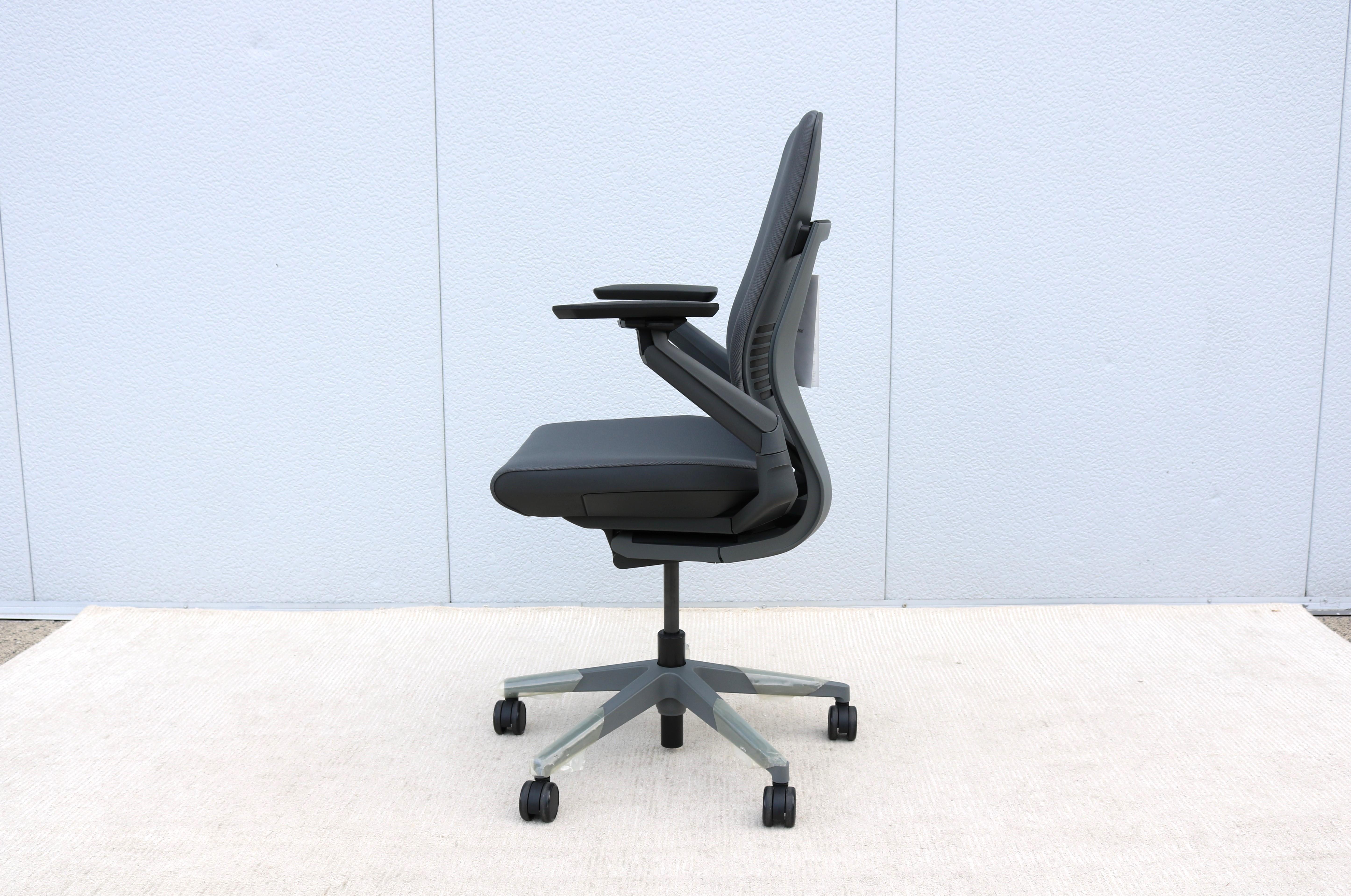 Steelcase Gesture Ergonomic Adjustable Office Desk Chair Gray Fabric, Brand New For Sale 3