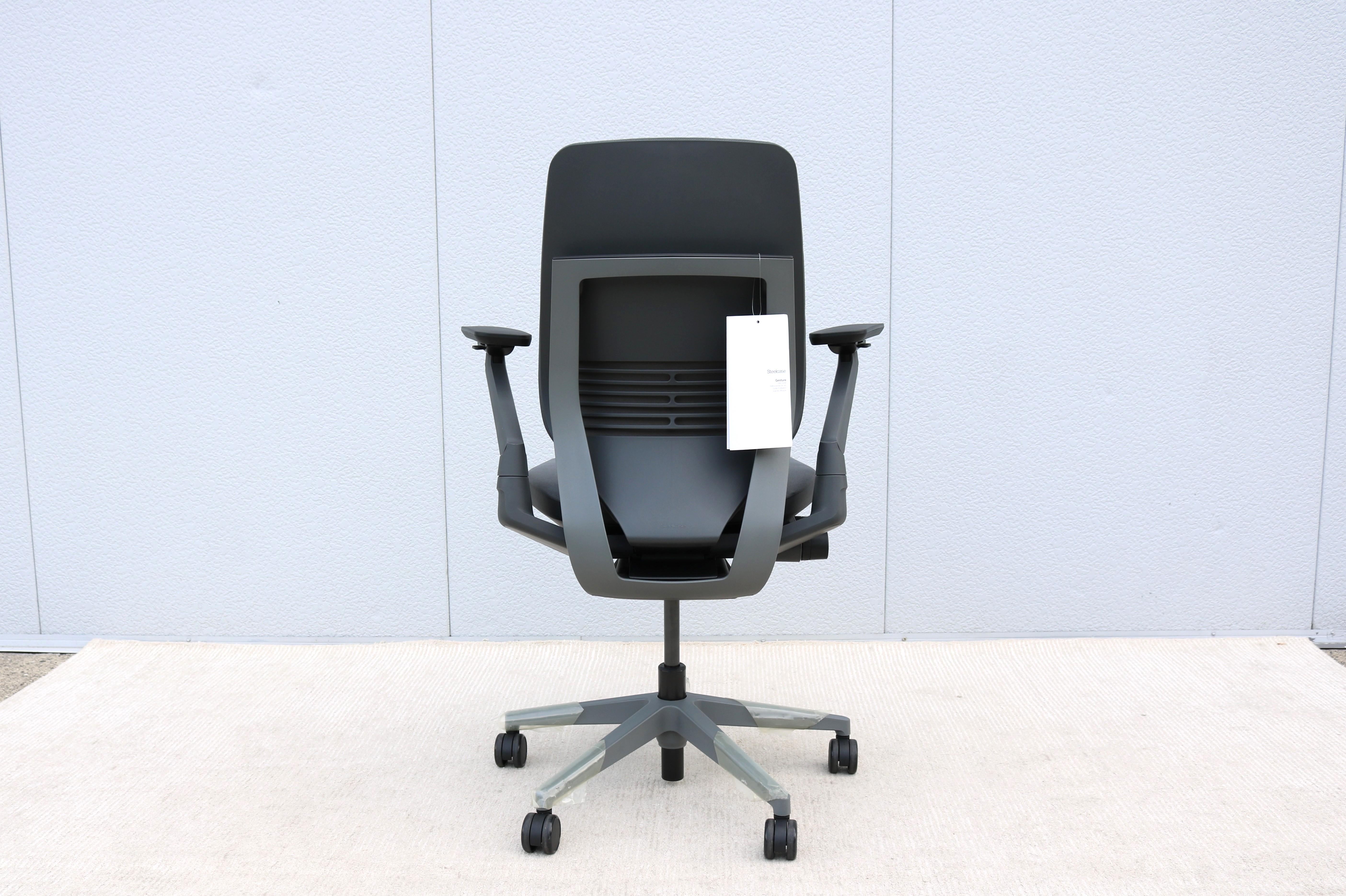 Steelcase Gesture Ergonomic Adjustable Office Desk Chair Gray Fabric, Brand New For Sale 4