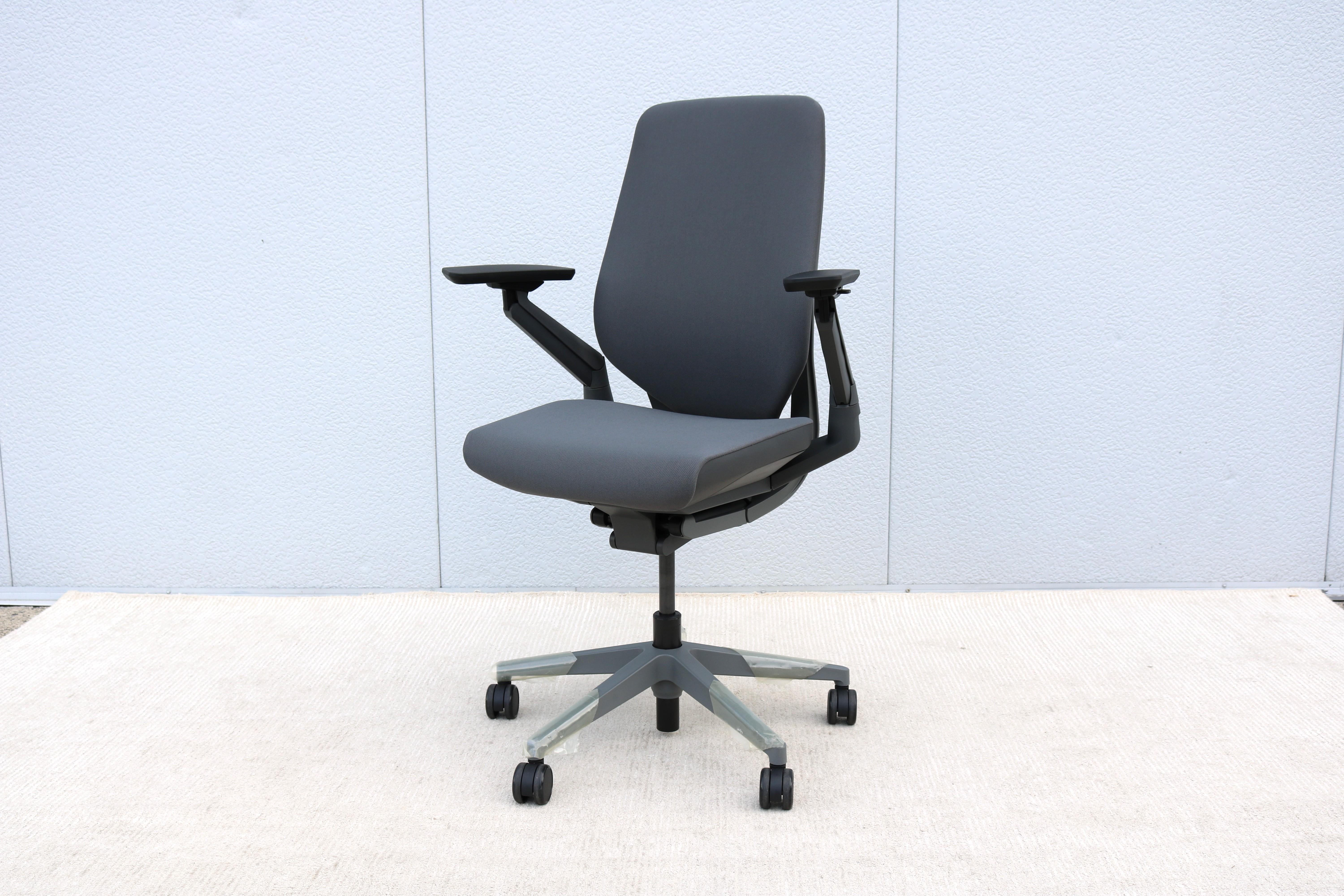 Steelcase Gesture Ergonomic Adjustable Office Desk Chair Gray Fabric, Brand New For Sale 2