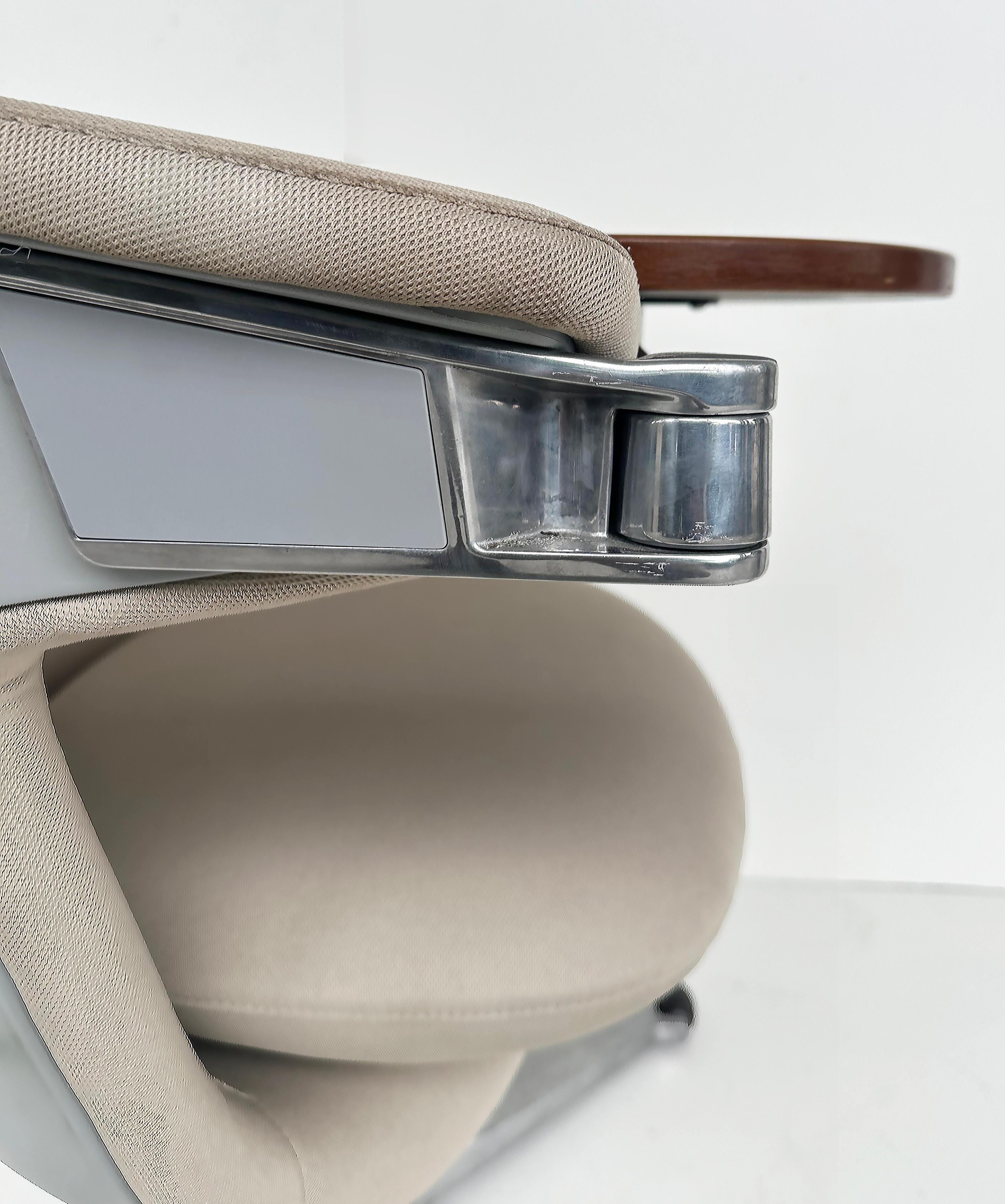 Steelcase i2i Ergonomic Dual Swivel Graphite Lounge Chair with Writing Tablet 3