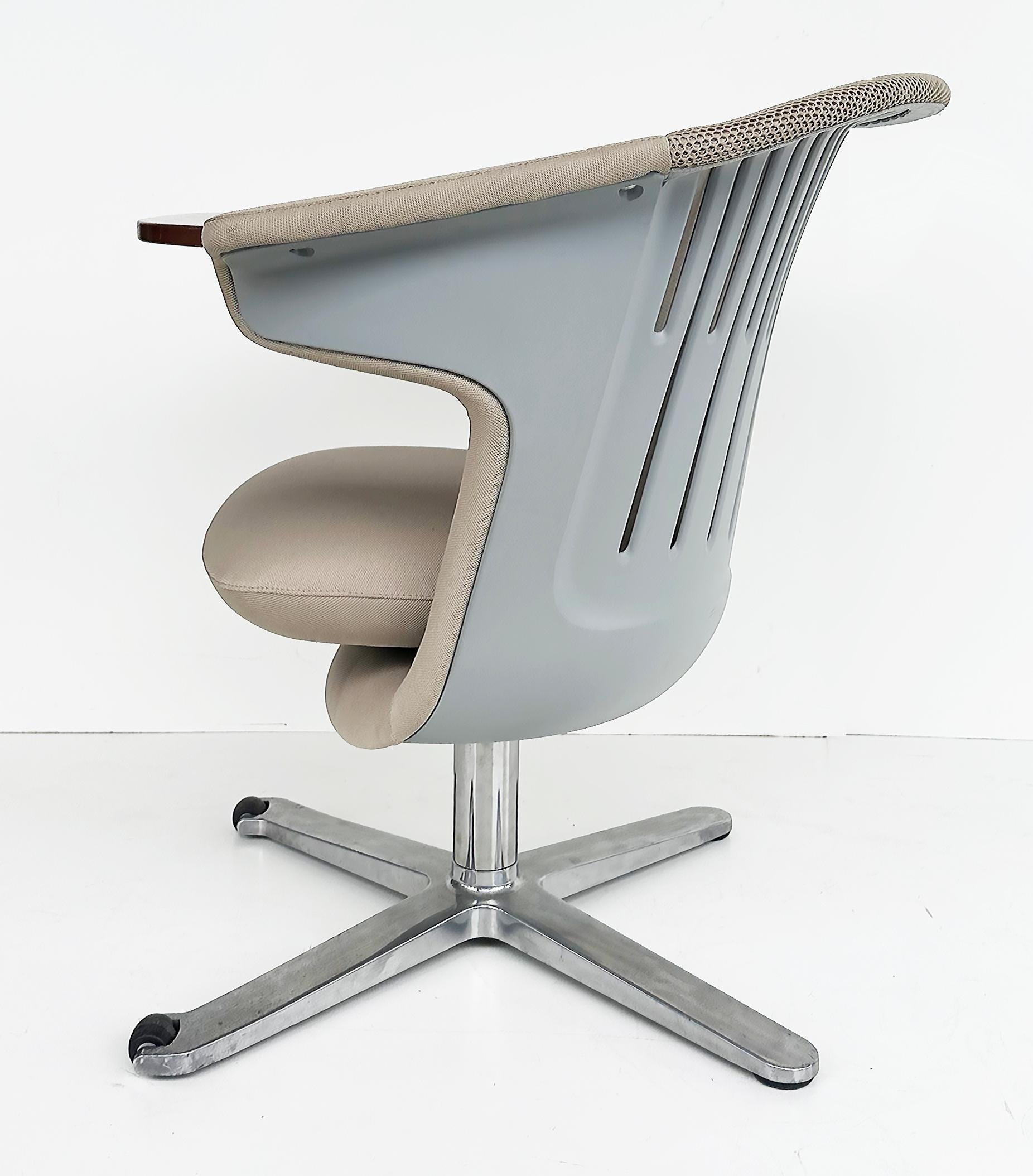 Metal Steelcase i2i Ergonomic Dual Swivel Graphite Lounge Chair with Writing Tablet For Sale