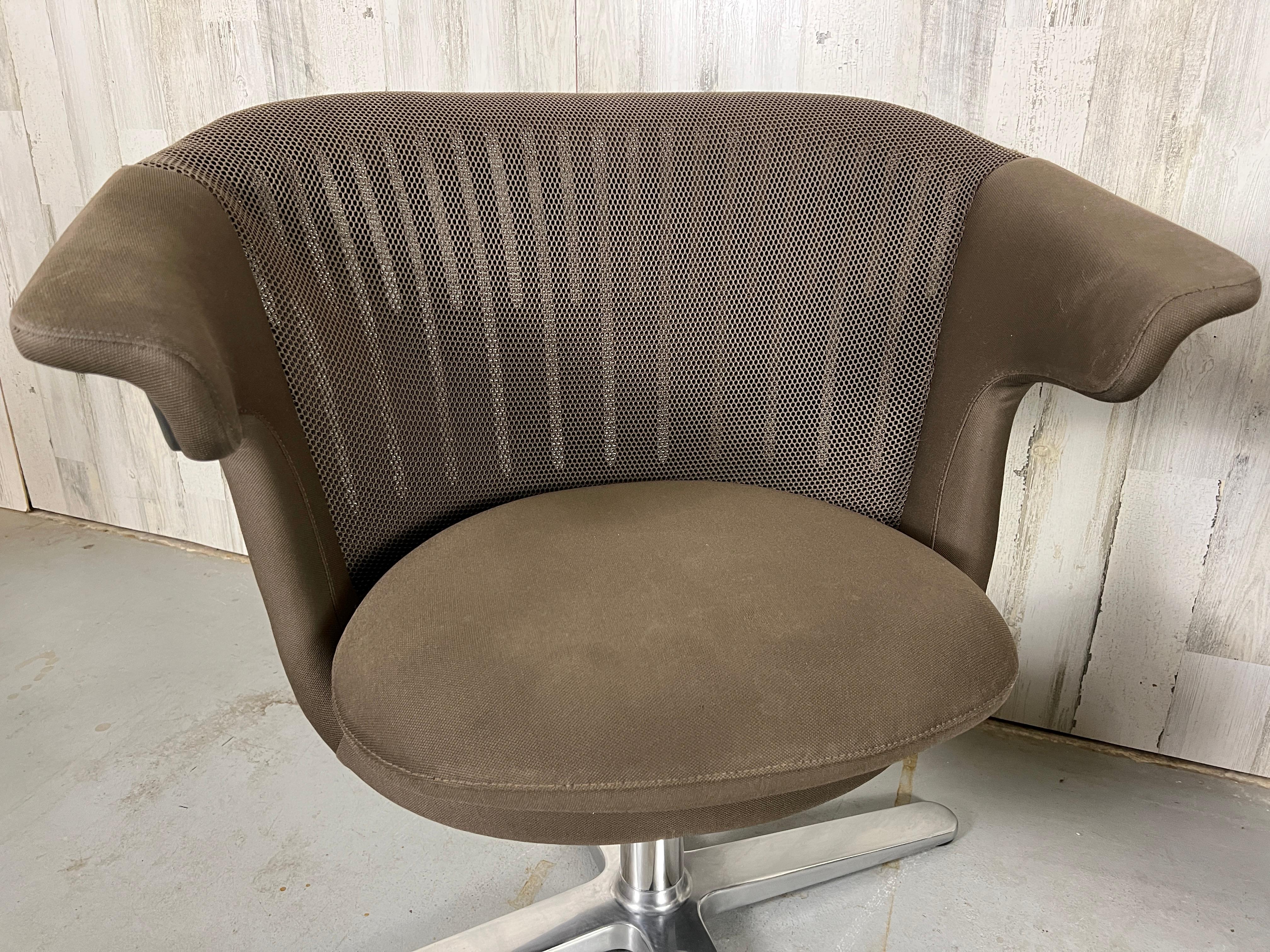 Steelcase  i2i Swivel Club Chairs  For Sale 3