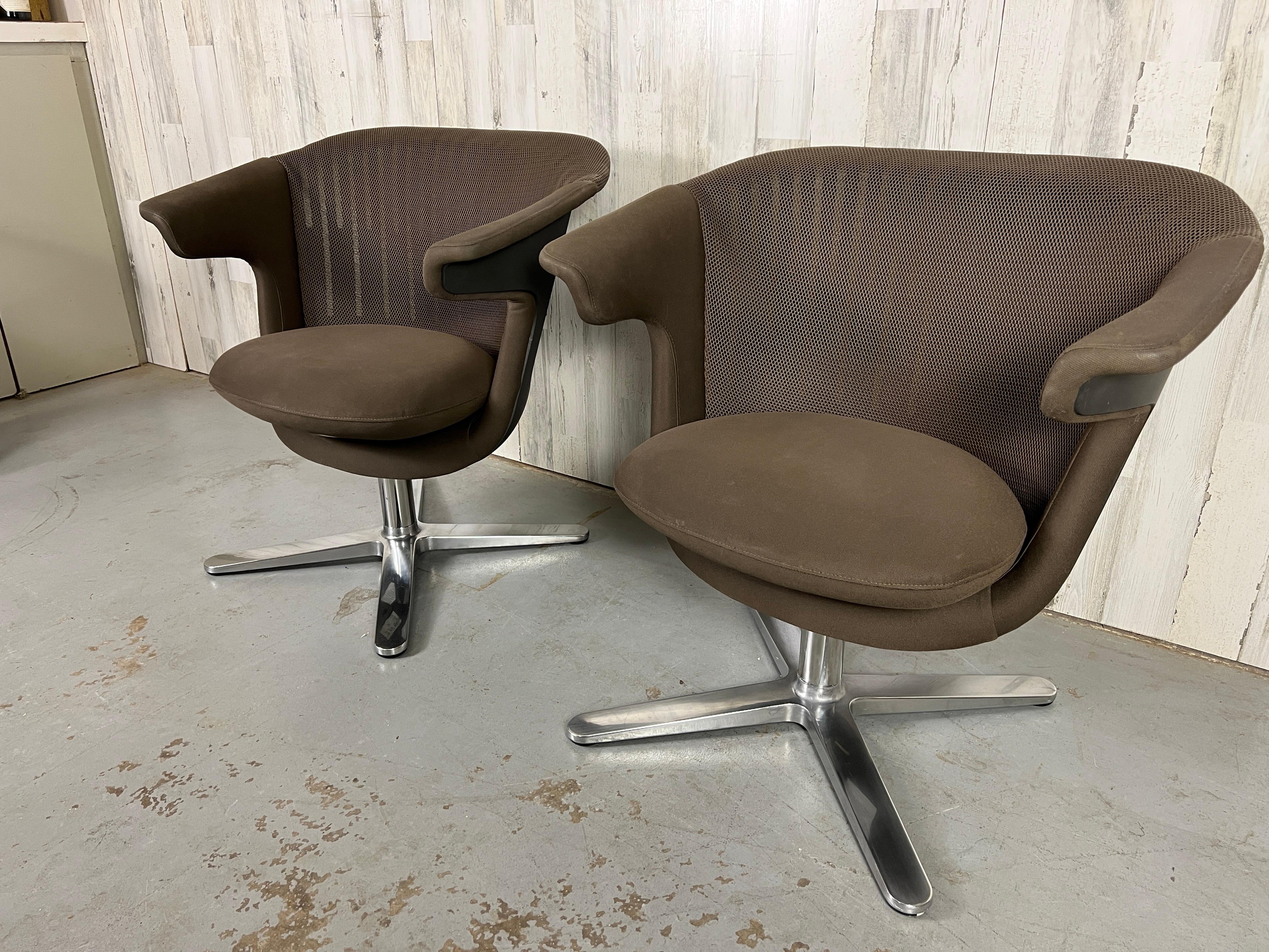 Modern Steelcase  i2i Swivel Club Chairs  For Sale