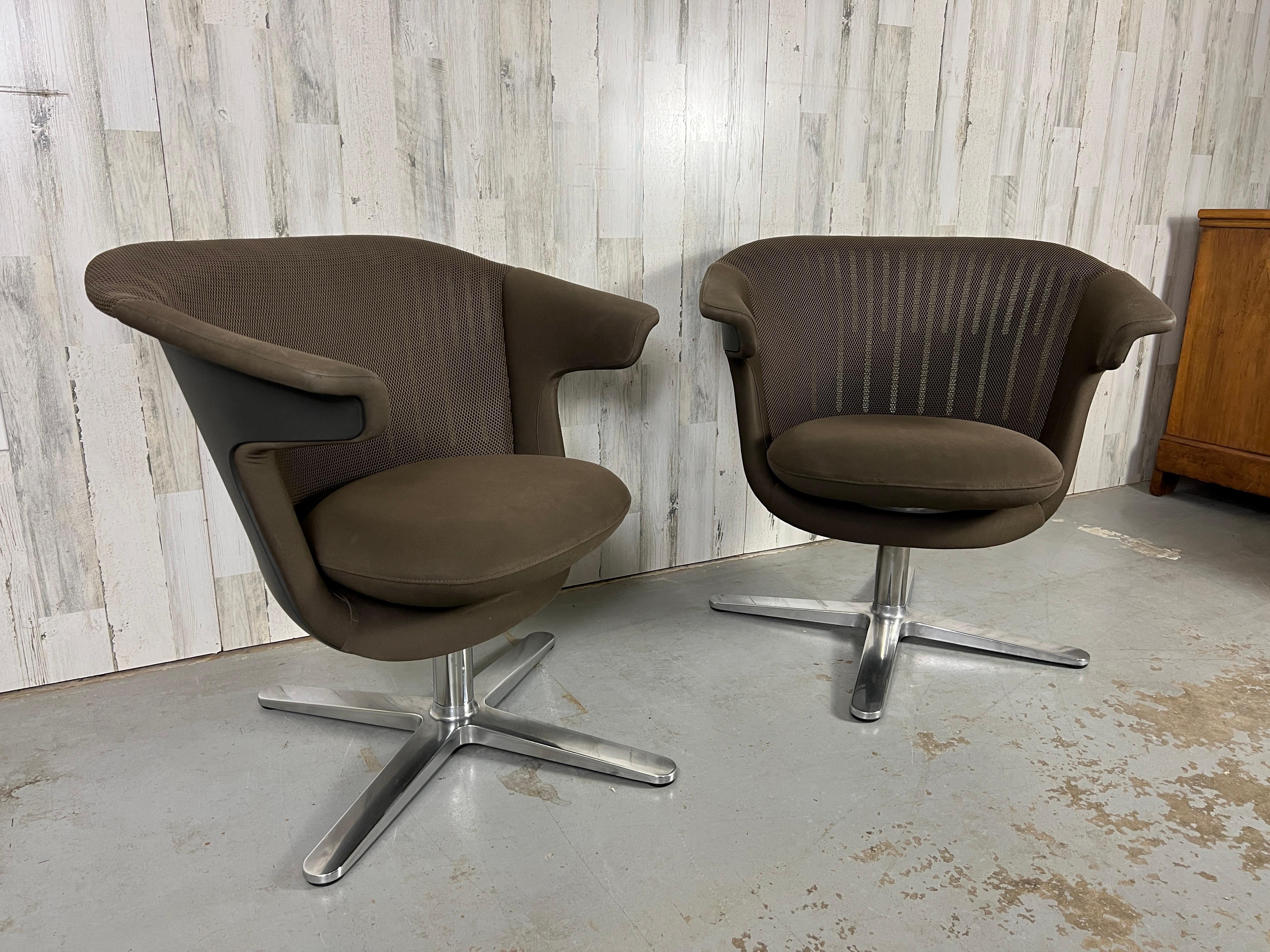 Contemporary Steelcase  i2i Swivel Club Chairs  For Sale
