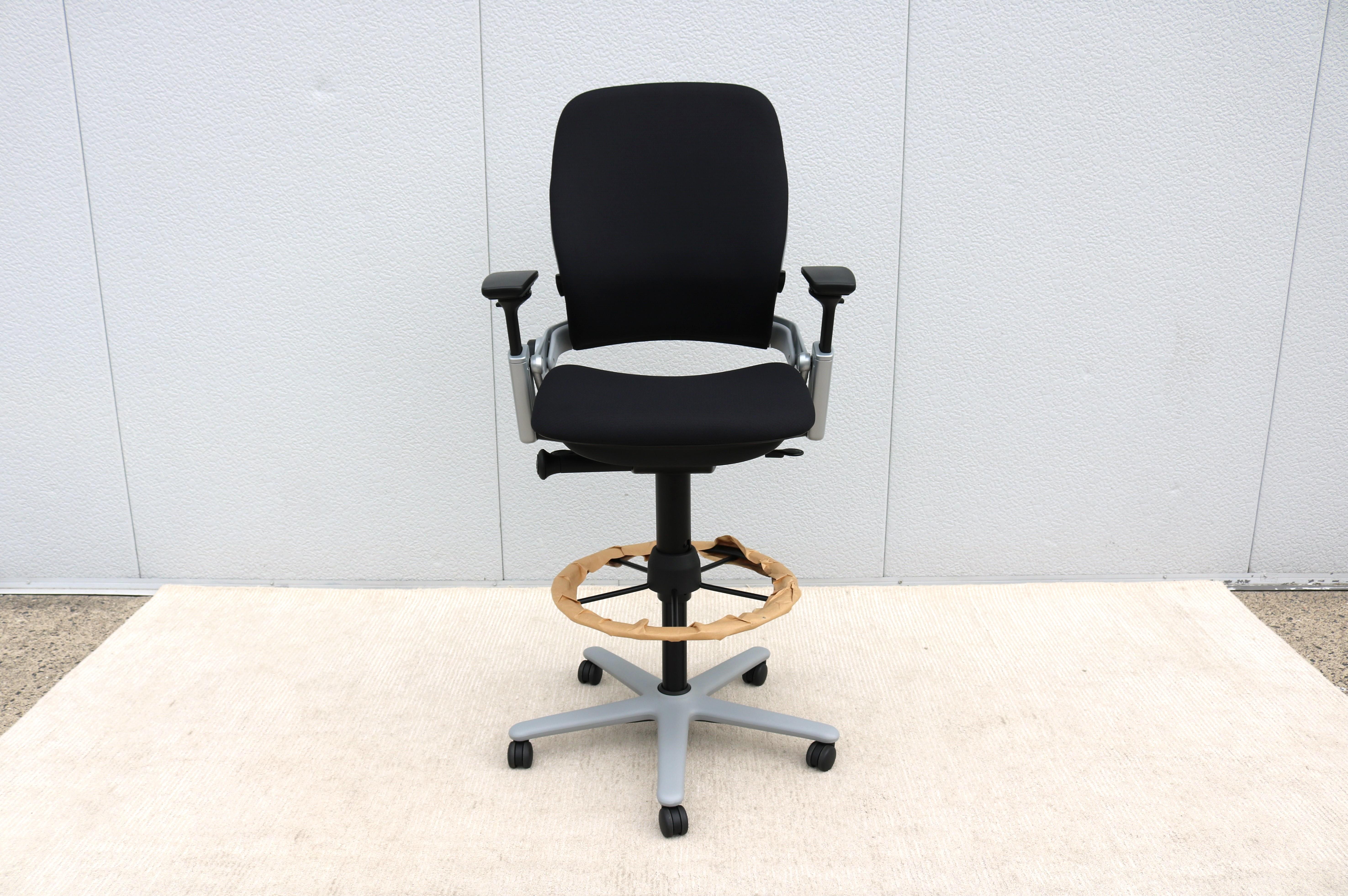 Steelcase Leap Silla Ergonómica Taburete de Tejido Negro Totalmente Ajustable, Nueva a Estrenar Estadounidense