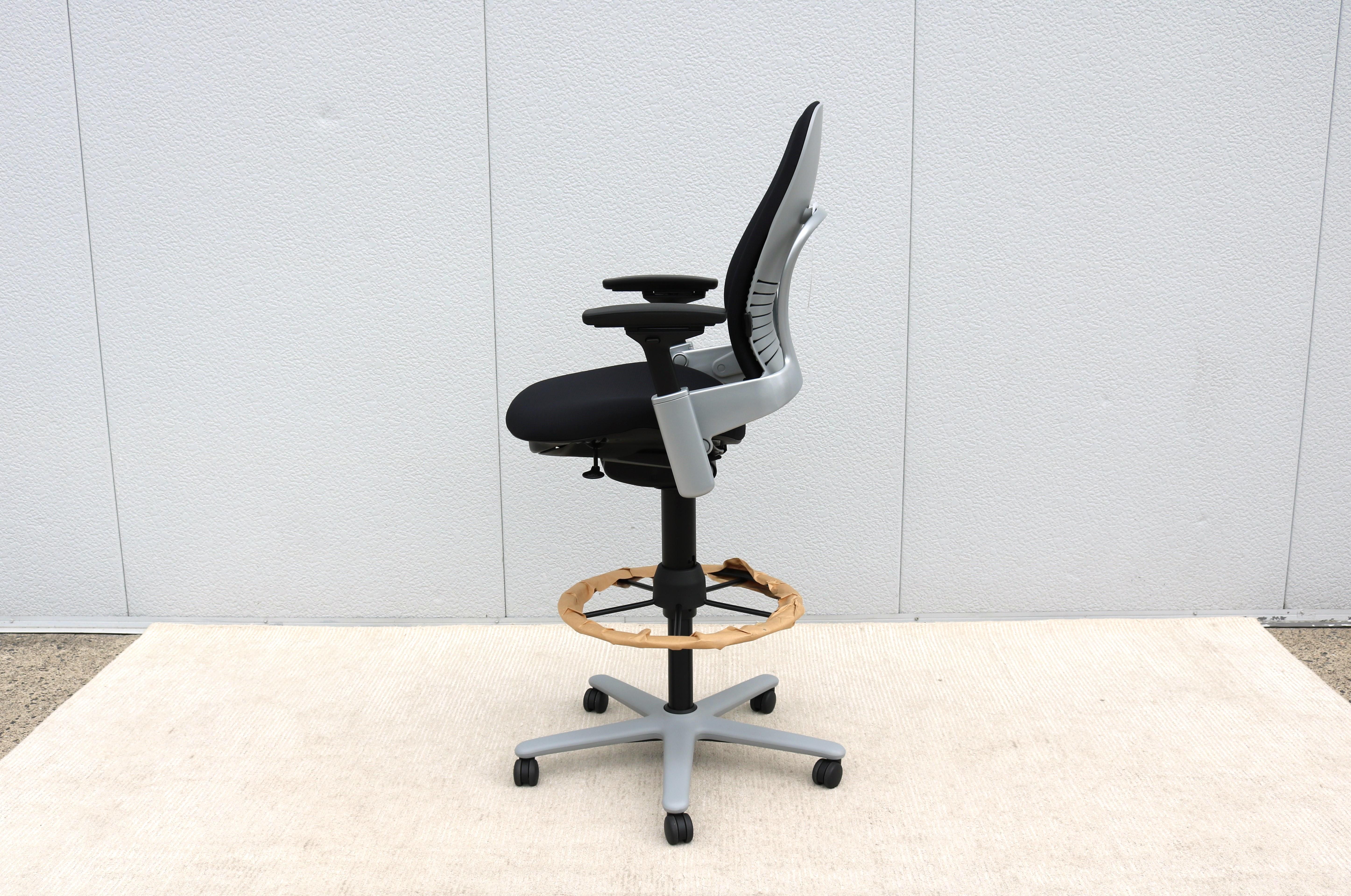 Steelcase Leap Ergonomic Stool Stuhl in schwarzem Stoff voll einstellbar, ganz neu im Angebot 2