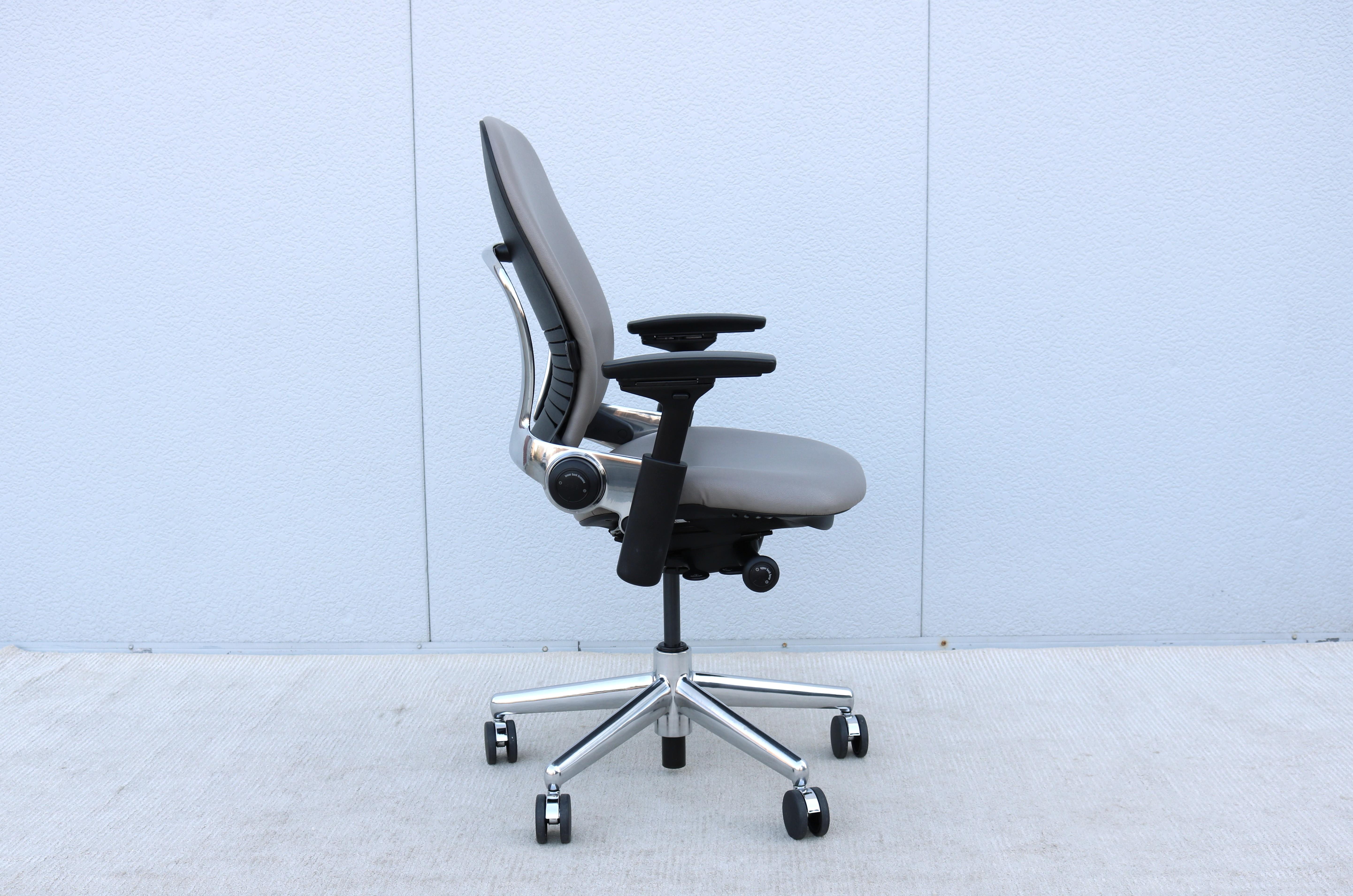 Steelcase Leap V2 Ergonomischer Bürostuhl in Beige Leder, voll verstellbar im Angebot 6