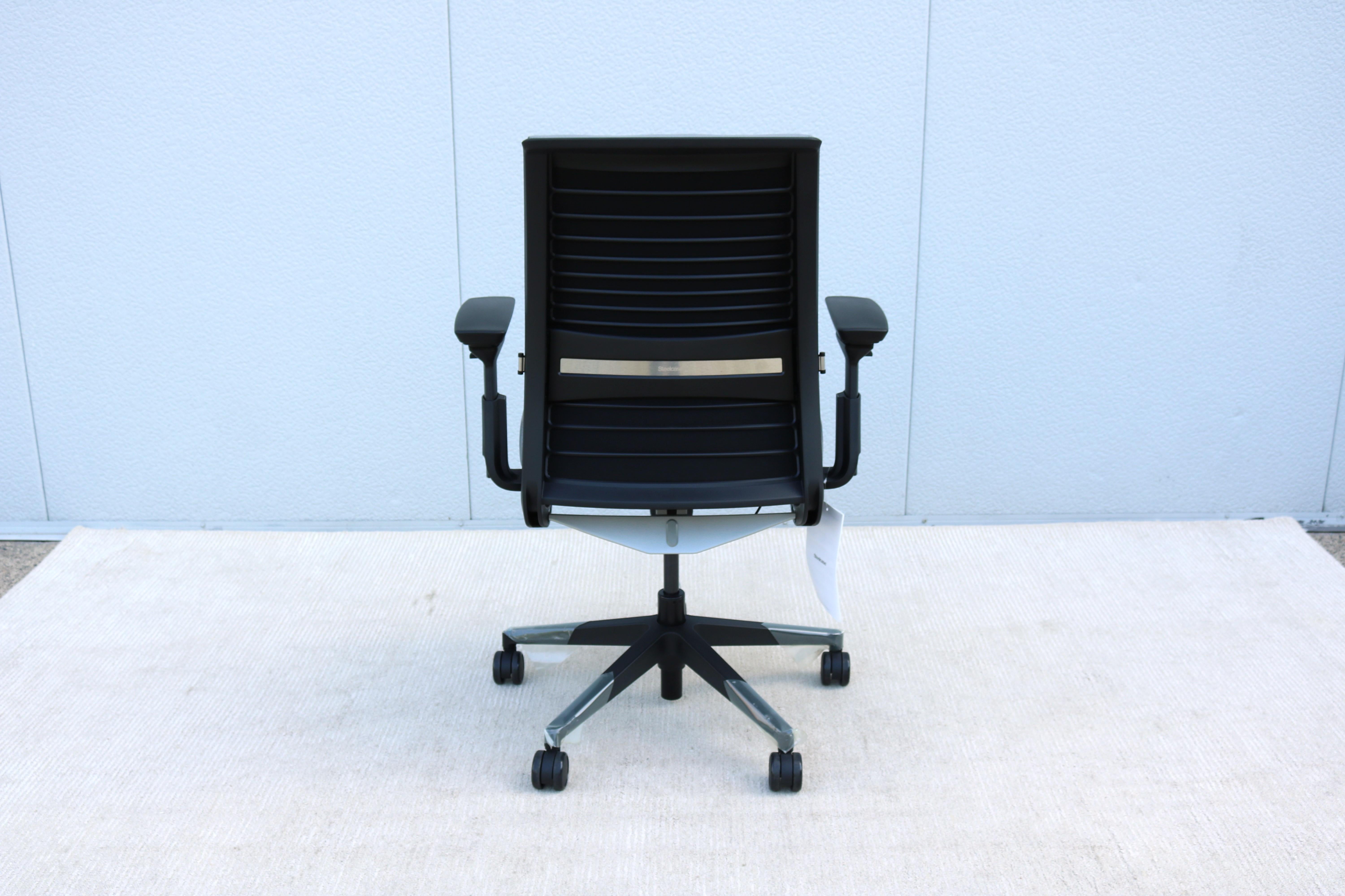 Steelcase Think V2 fauteuil de direction ergonomique nouveau modèle gris, neuf en vente 5