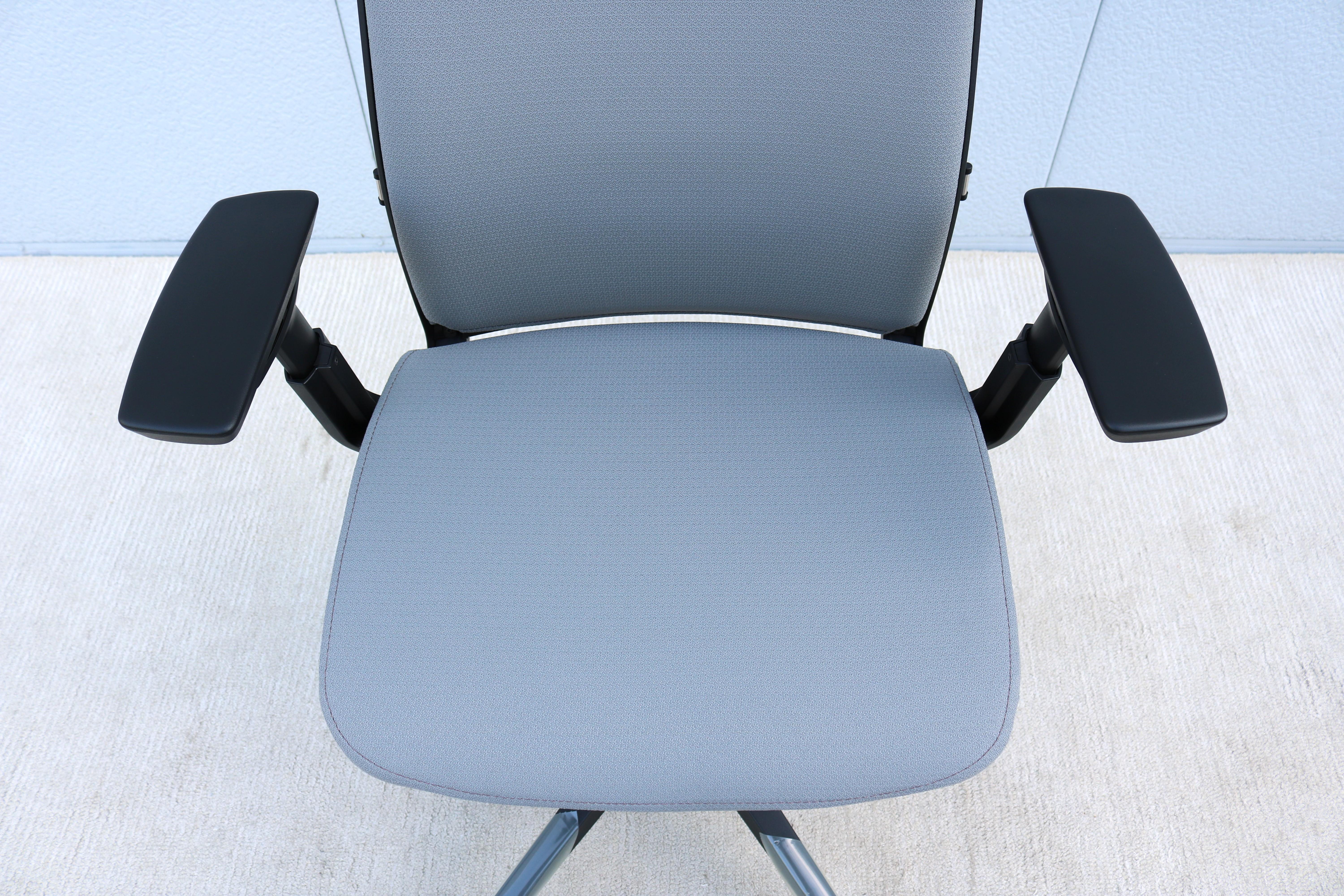 Steelcase Think V2 fauteuil de direction ergonomique nouveau modèle gris, neuf en vente 7