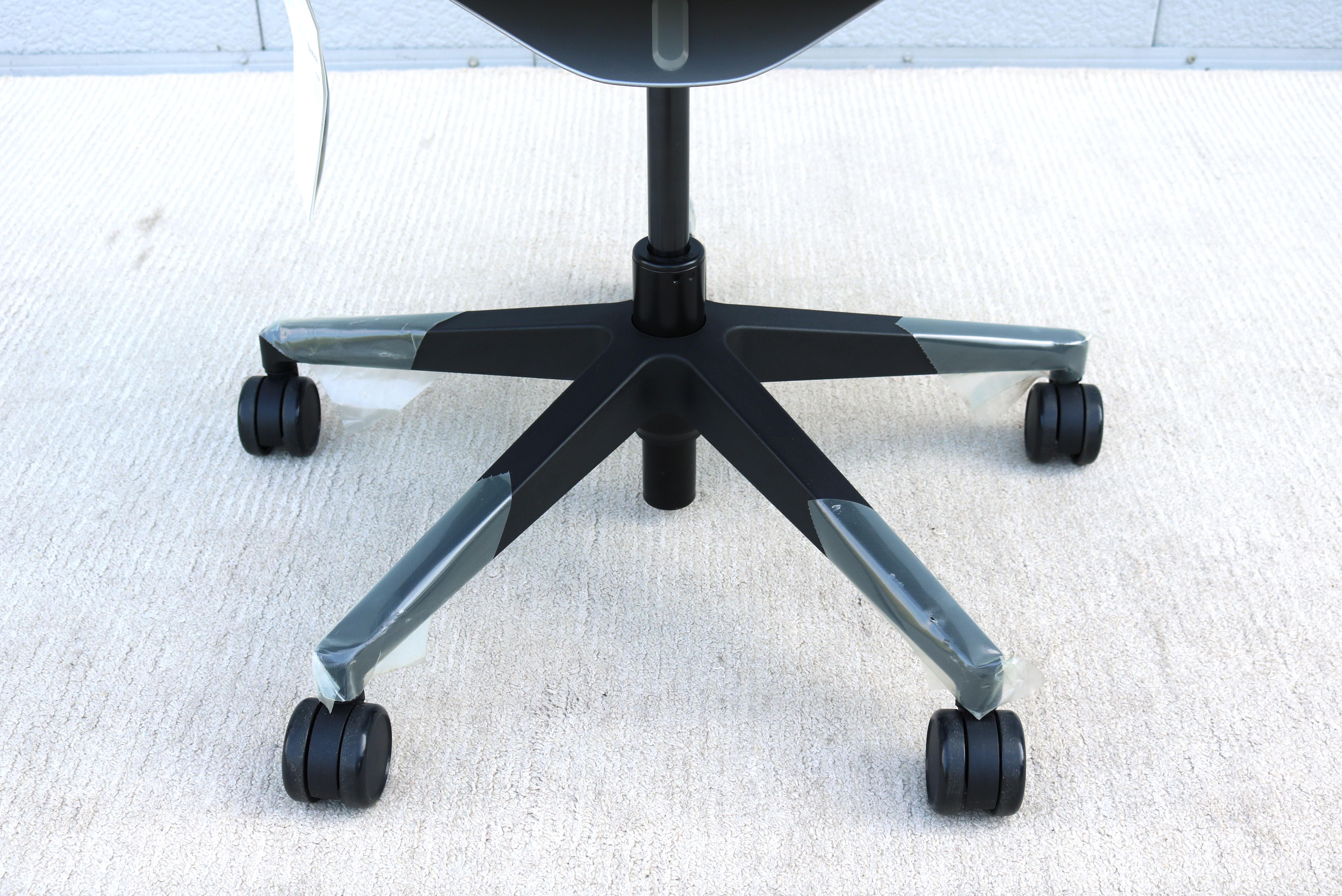 Steelcase Think V2 fauteuil de direction ergonomique nouveau modèle gris, neuf en vente 10