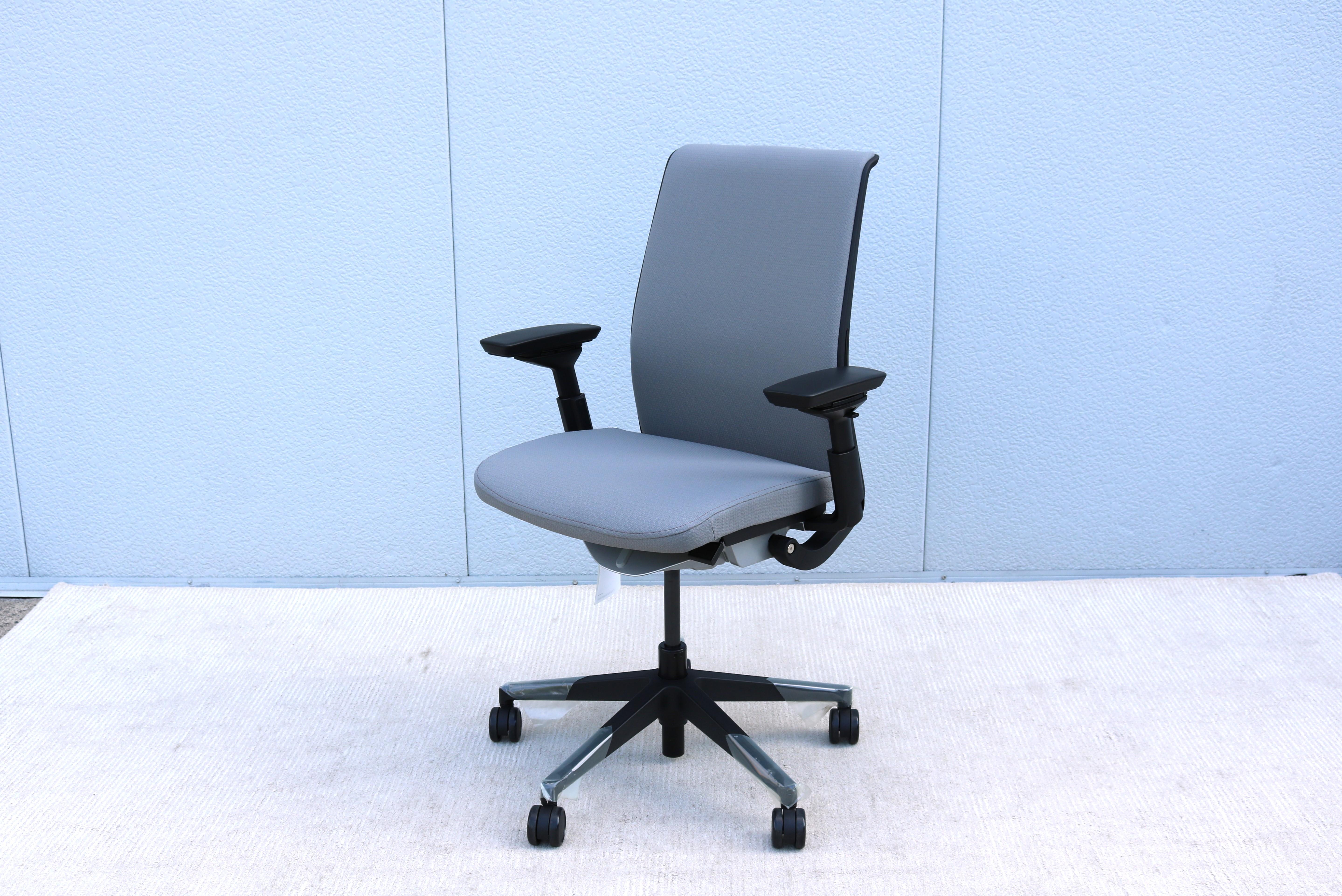 XXIe siècle et contemporain Steelcase Think V2 fauteuil de direction ergonomique nouveau modèle gris, neuf en vente