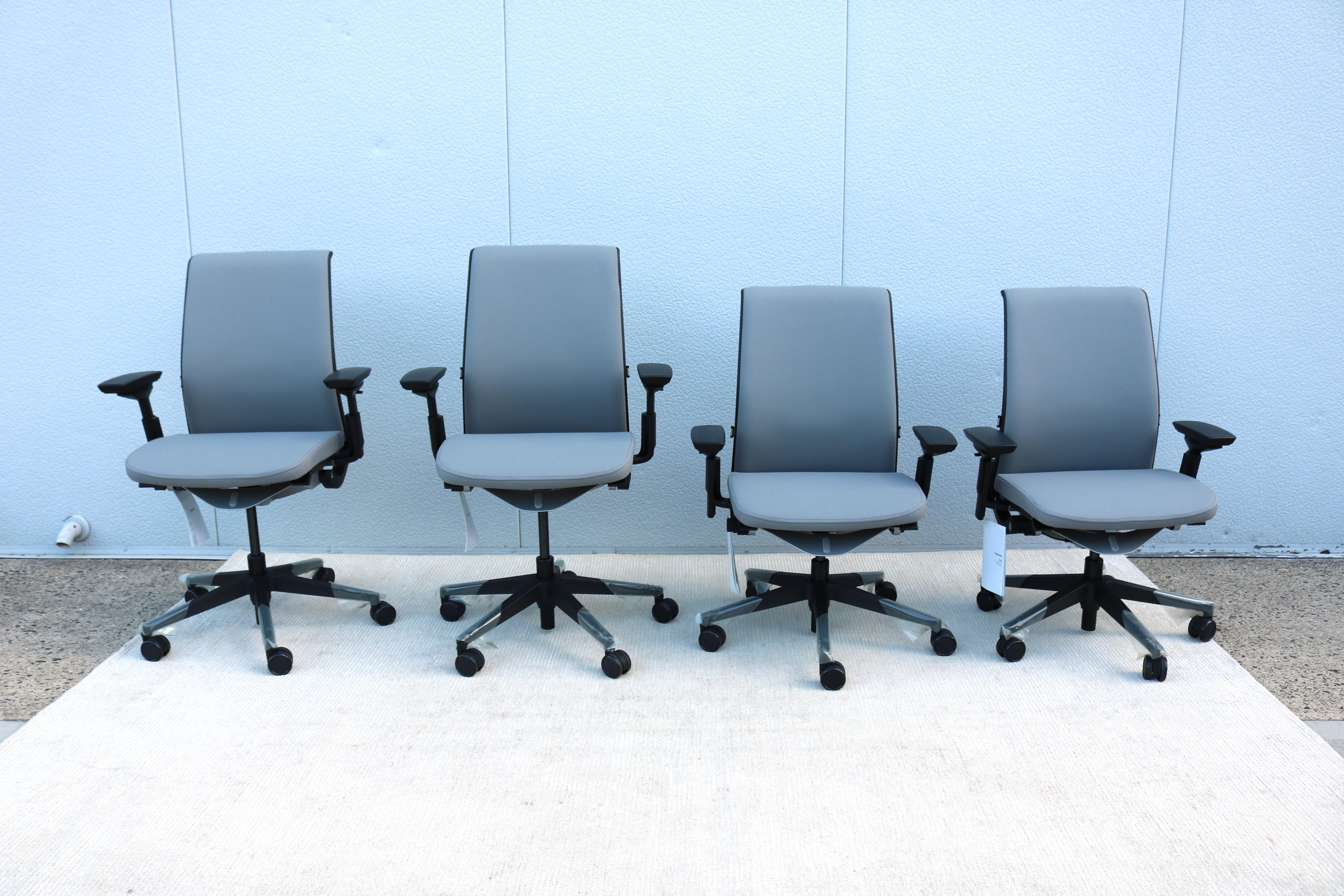 Acier Steelcase Think V2 fauteuil de direction ergonomique nouveau modèle gris, neuf en vente