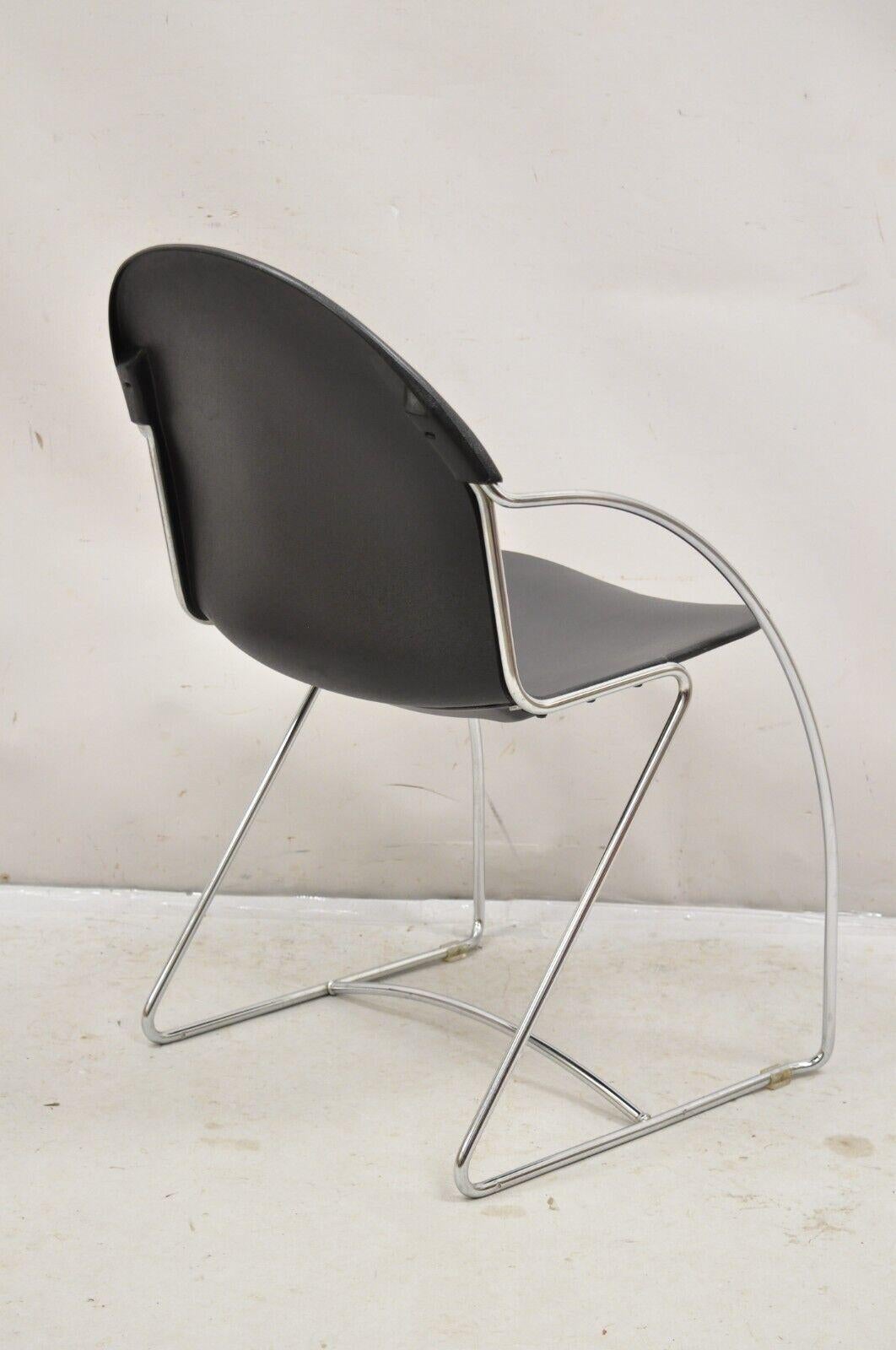 Fin du 20e siècle Steelcase Tom Grasman Chrome Frame Black Molded Plastic Stackable Chair Set of 4 en vente