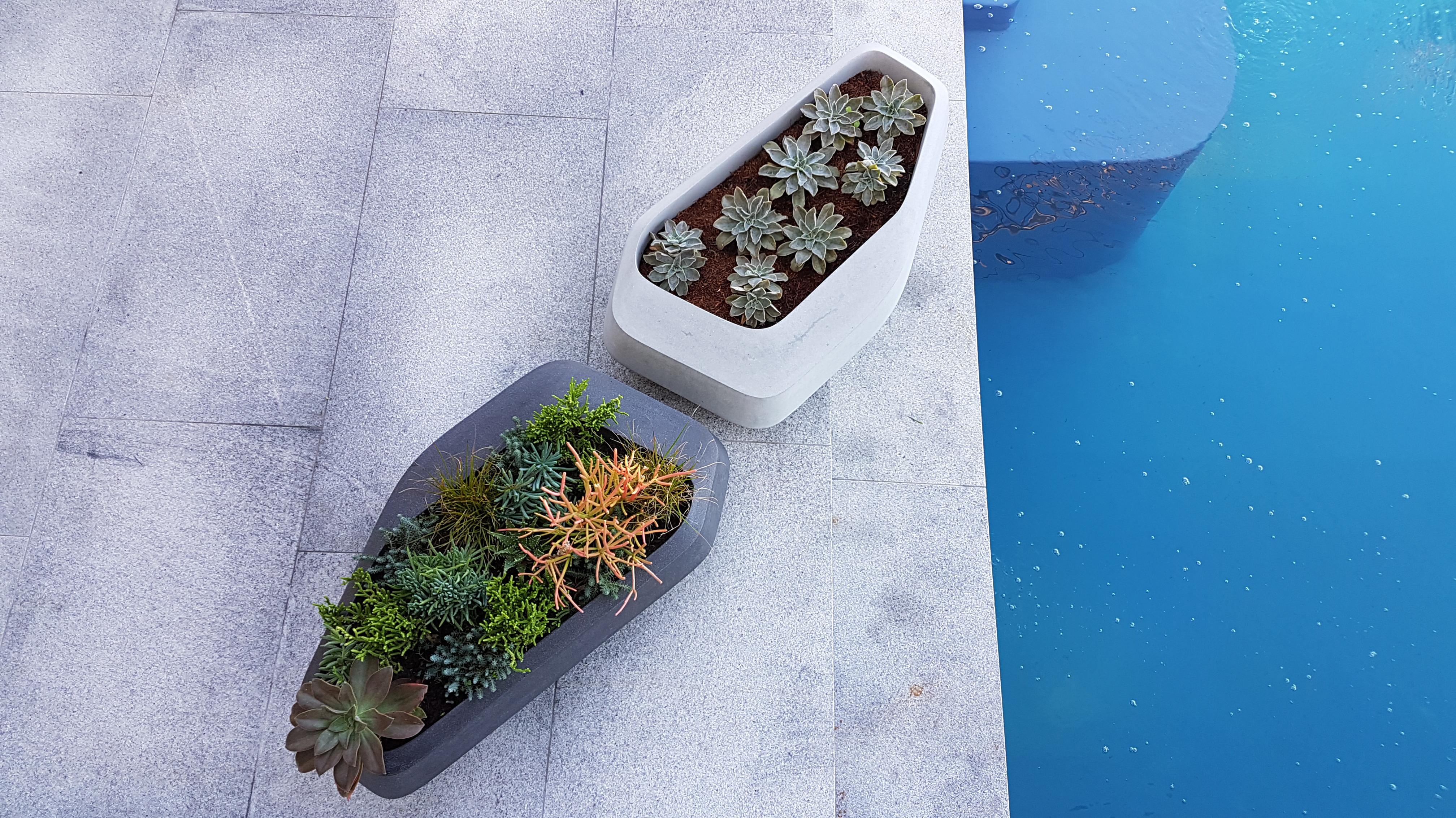 Jardinera mediana de arenisca Steen by Indigenus en venta 1