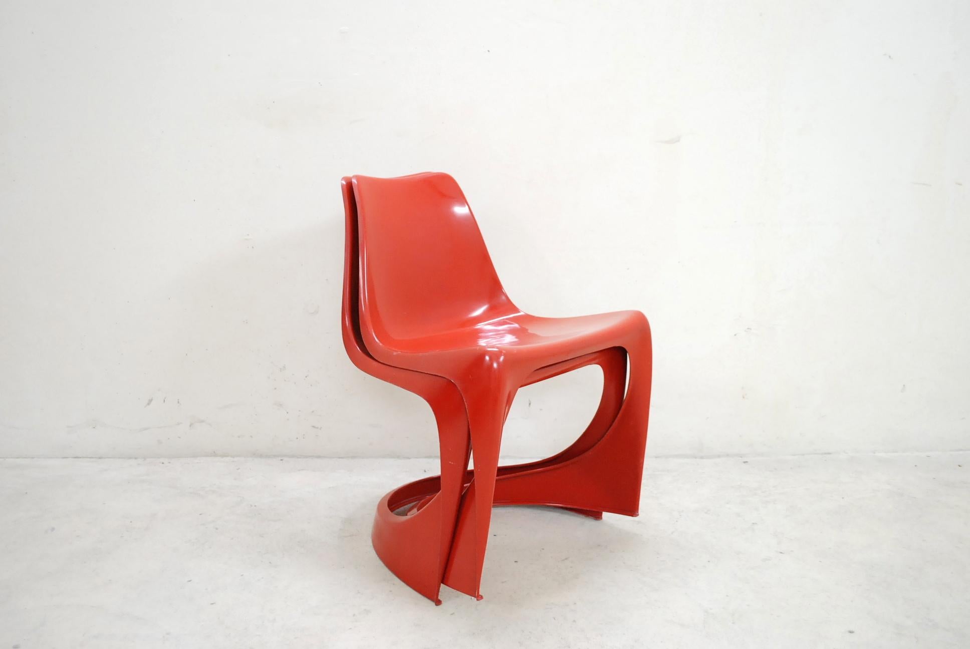 Steen Ostergaard model 290 red plastic stacking chairs manufactured by Cado, 1970.
Set of 2.
With some scratches and marks.