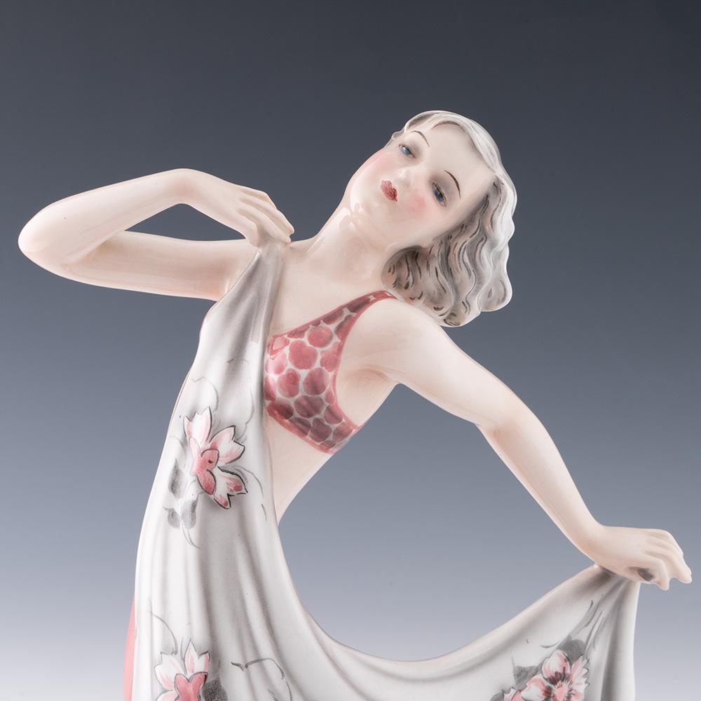 Stefan Dakon per Goldscheider Figure c1930 In condizioni buone in vendita a Tunbridge Wells, GB