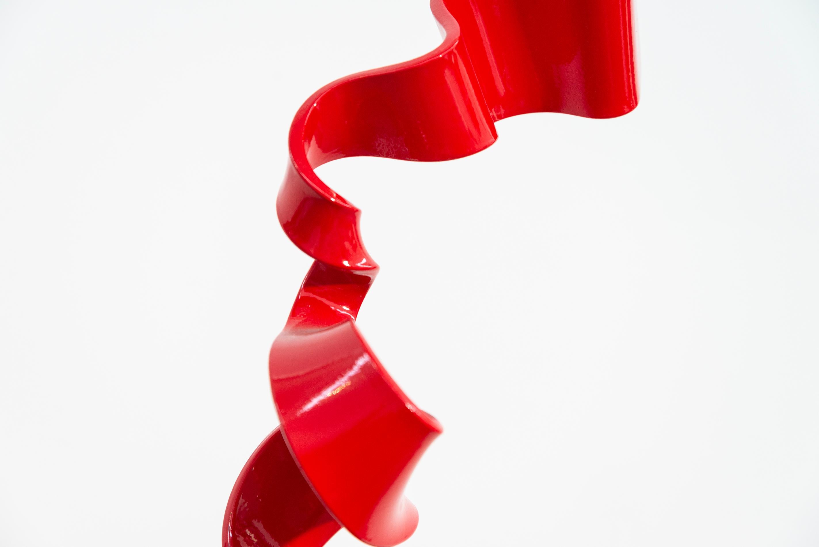 Alchemia #3 (Interior/Exterior) - escultura contemporánea de acero pintado de color rojo brillante en venta 6