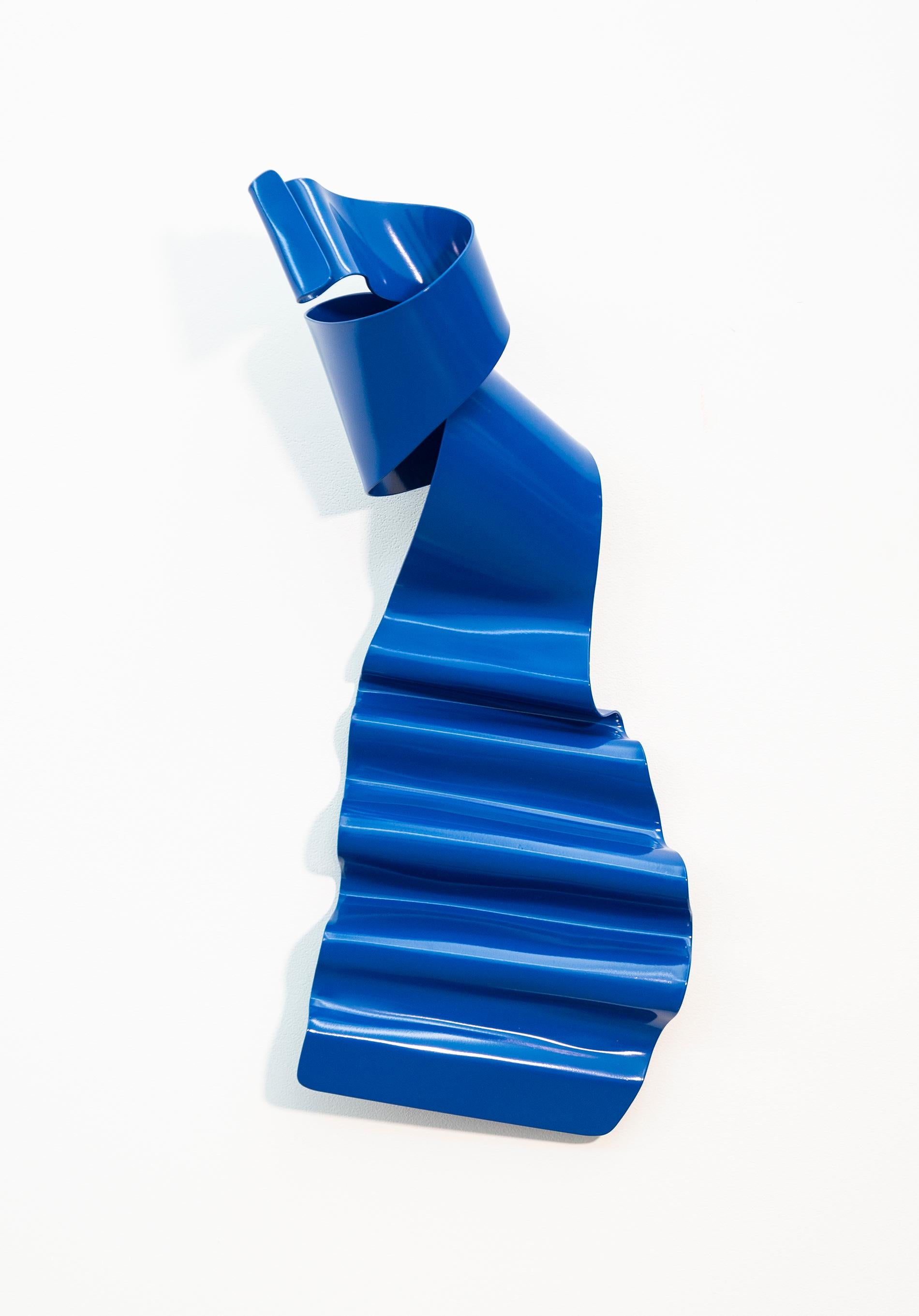 Soul Gate 45 - glossy, contemporary, ribbon, powder coated steel, wall sculpture - Sculpture by Stefan Duerst